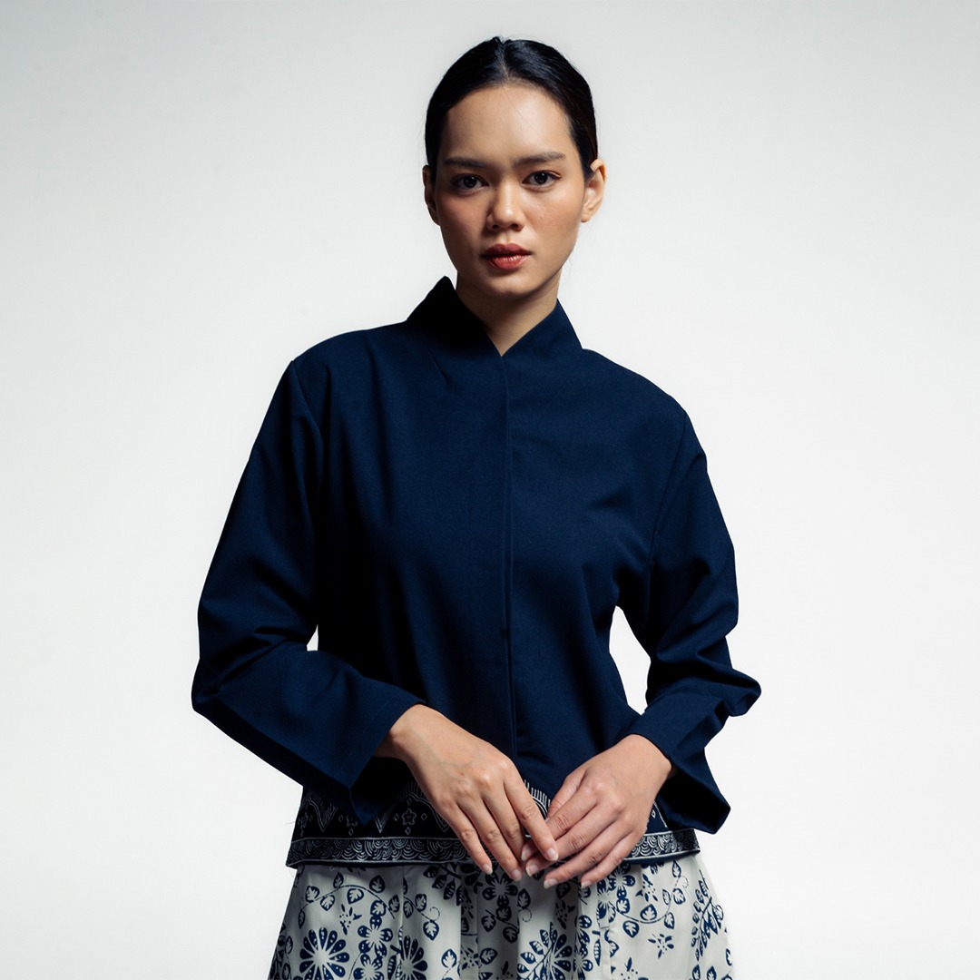 Dama Kara Arunika Embroidery Women Shirt
