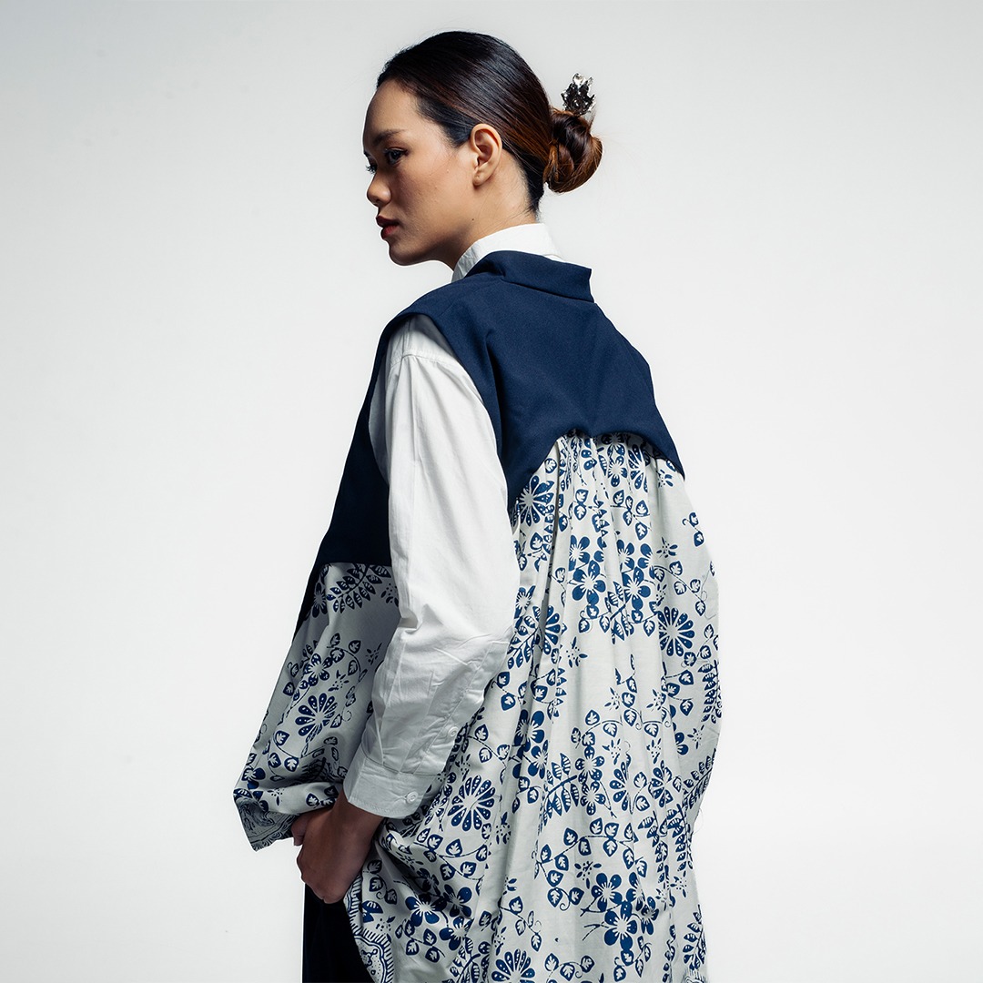 Dama Kara Arunika Outer Sleeveless