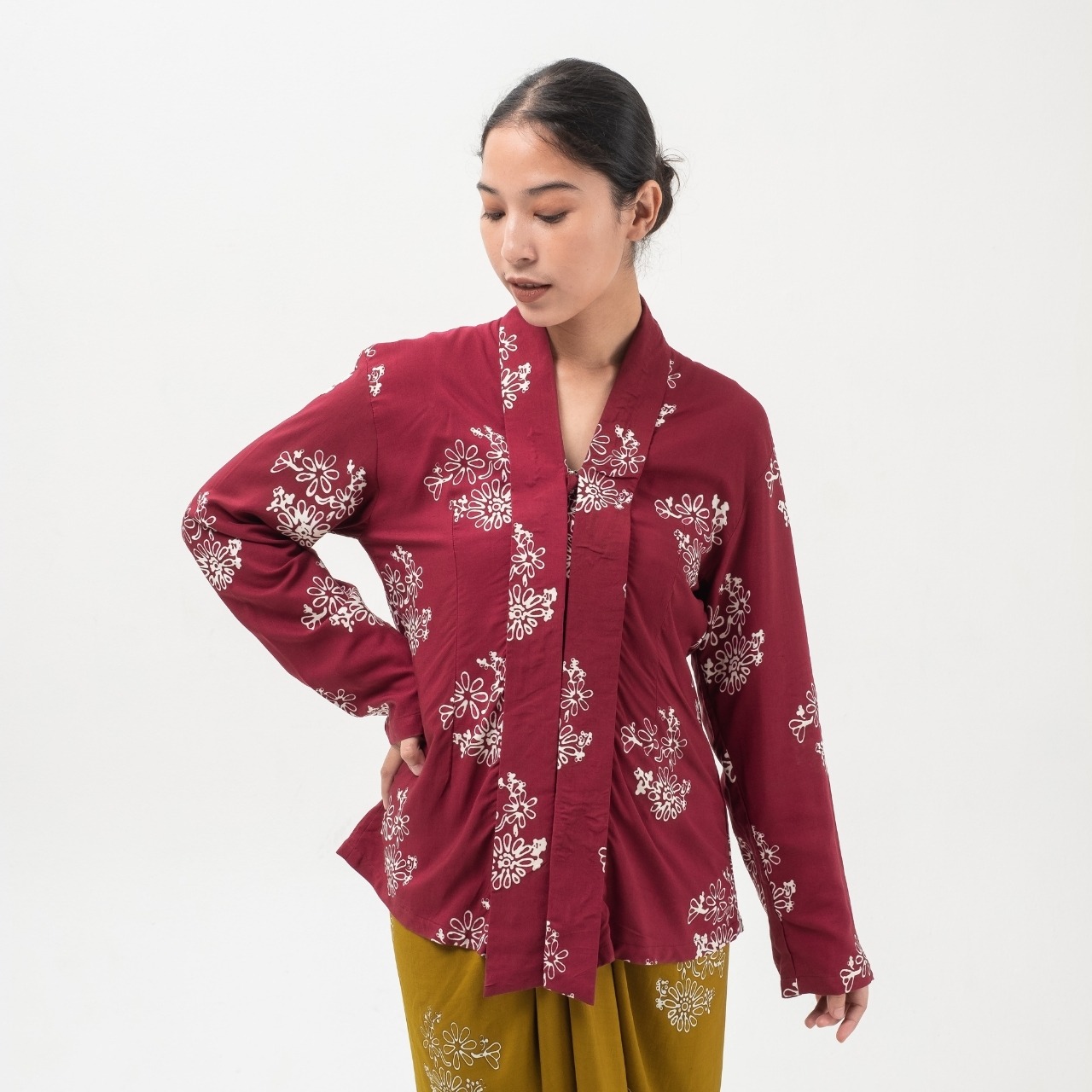 Dama Kara Suar Kebaya Encim Longsleeve