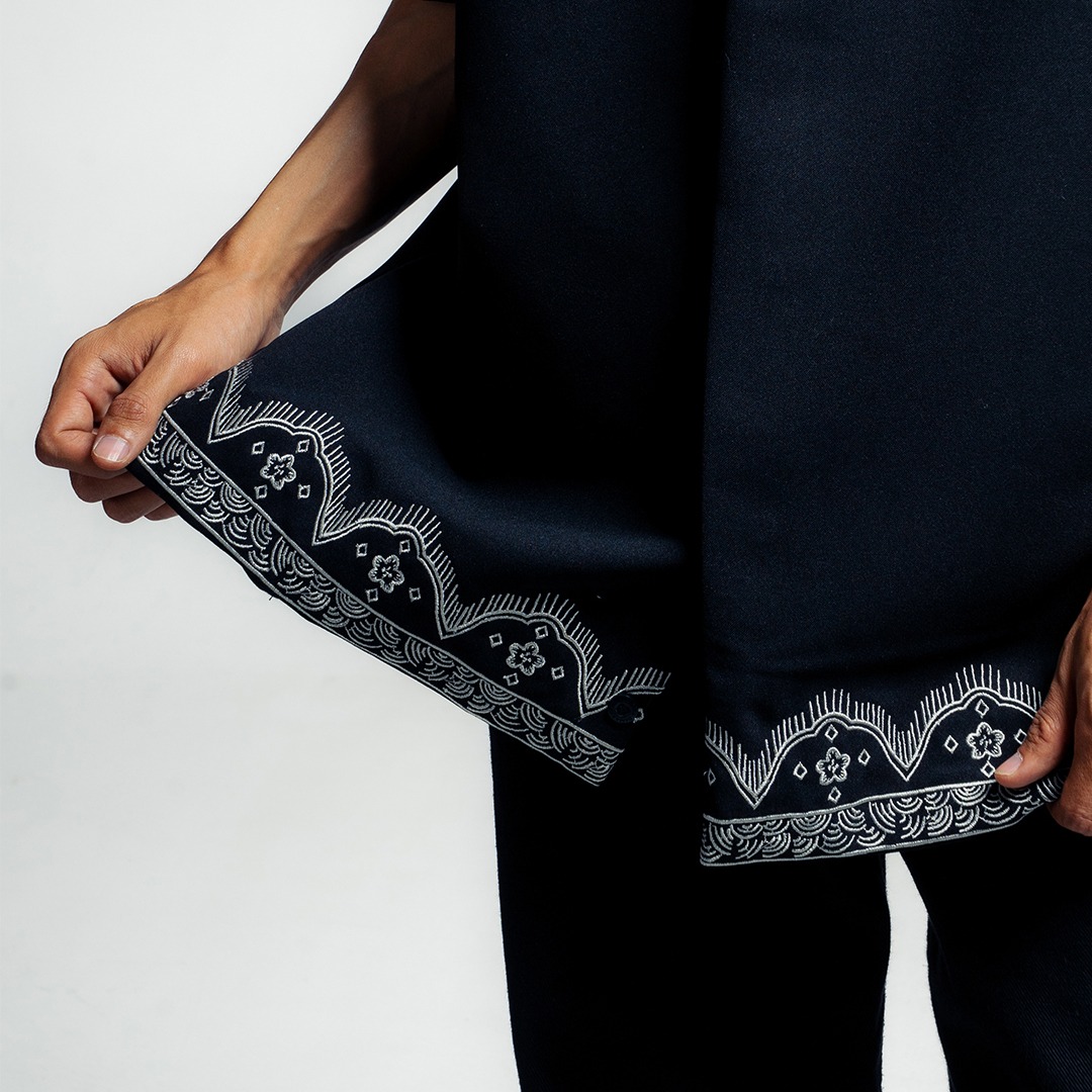 Dama Kara Arunika Embroidery Men Shirt