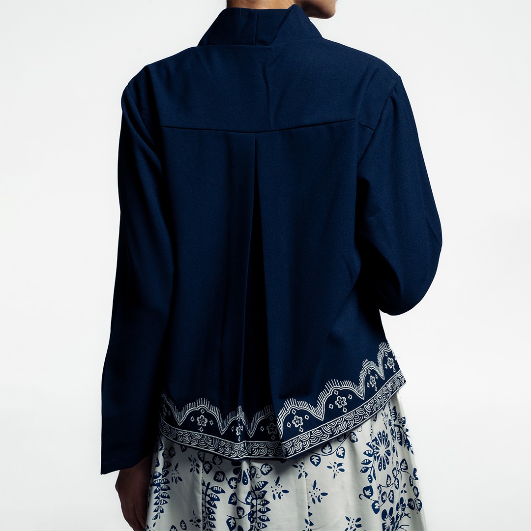 Dama Kara Arunika Embroidery Women Shirt