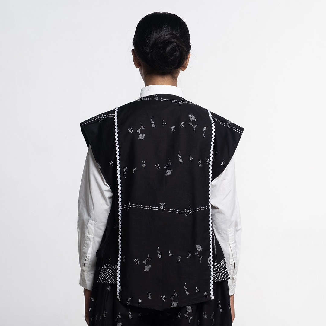 Dama Kara Kembali Vest
