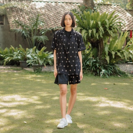 Dama Kara Kinasih Button Top