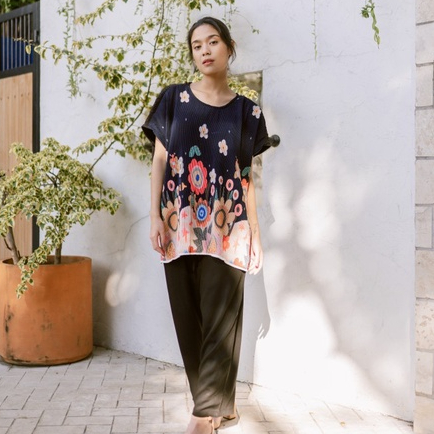 Dama Kara Kanaya Blouse Two Tone Pleats