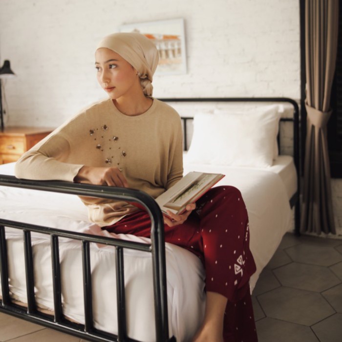 Dama Kara Nahla Sweater Beads Rajut