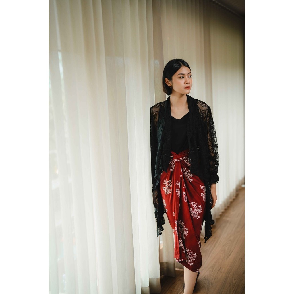 Dama Kara Basic Outer Lace Pleats