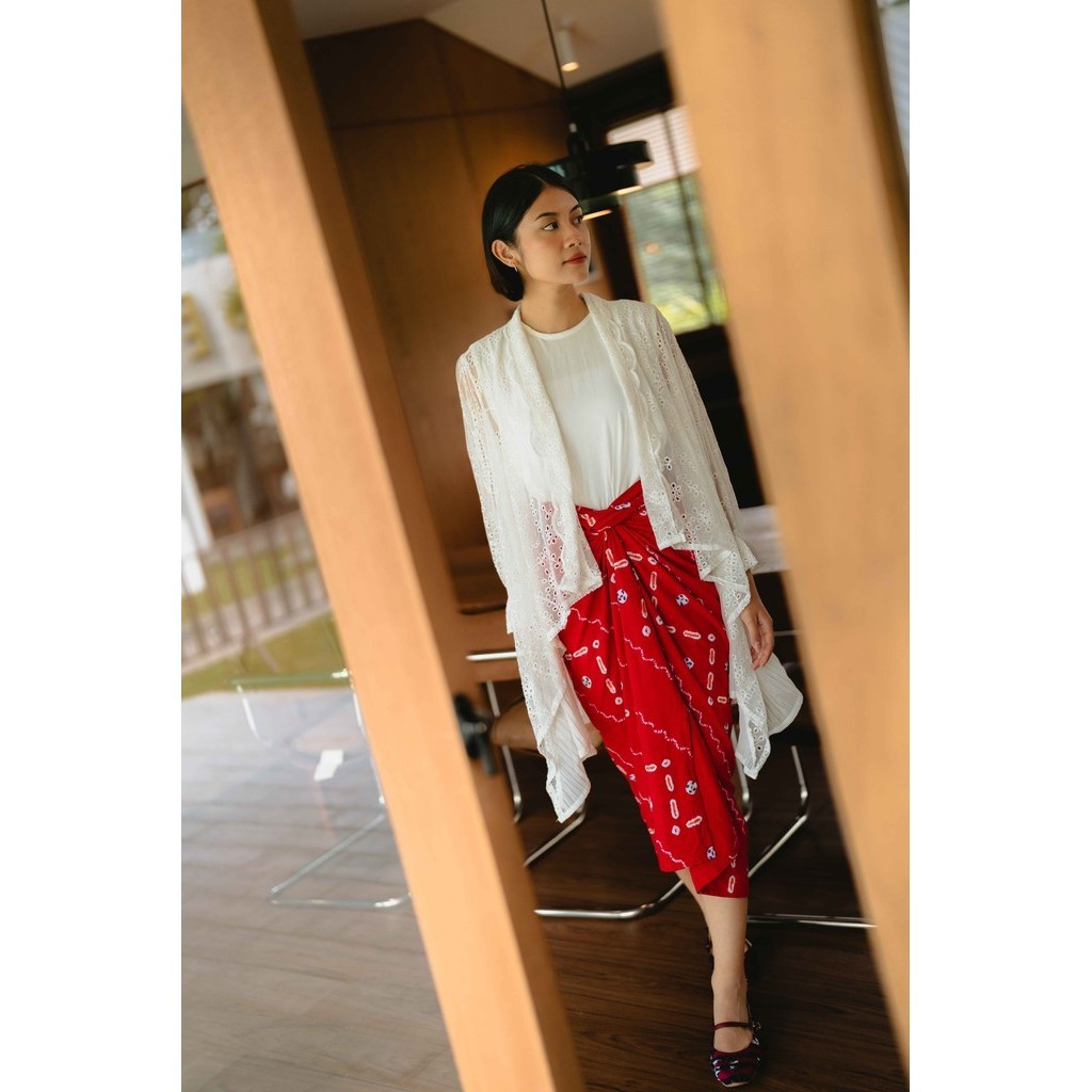 Dama Kara Basic Outer Lace Pleats