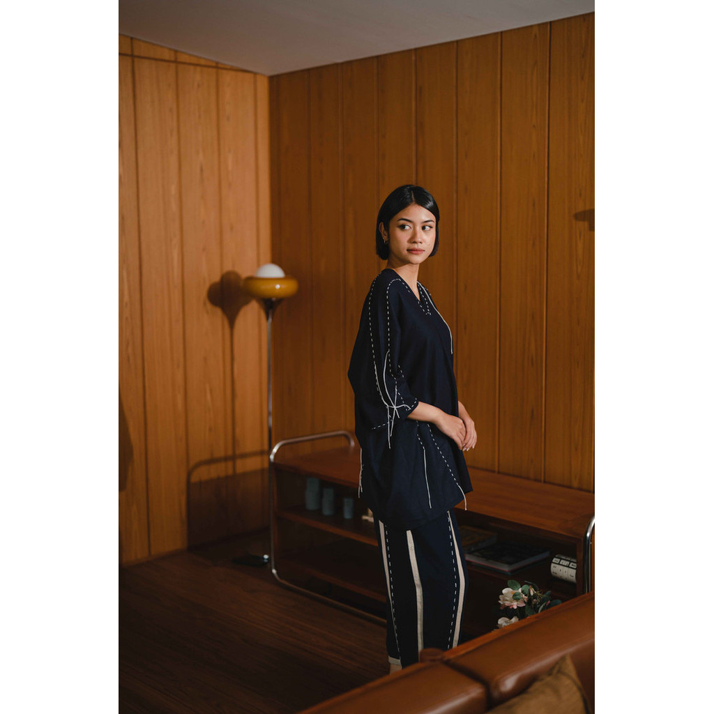 Dama Kara Jalin Blouse Sashiko