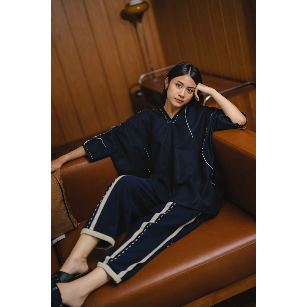 Dama Kara Jalin Blouse Sashiko