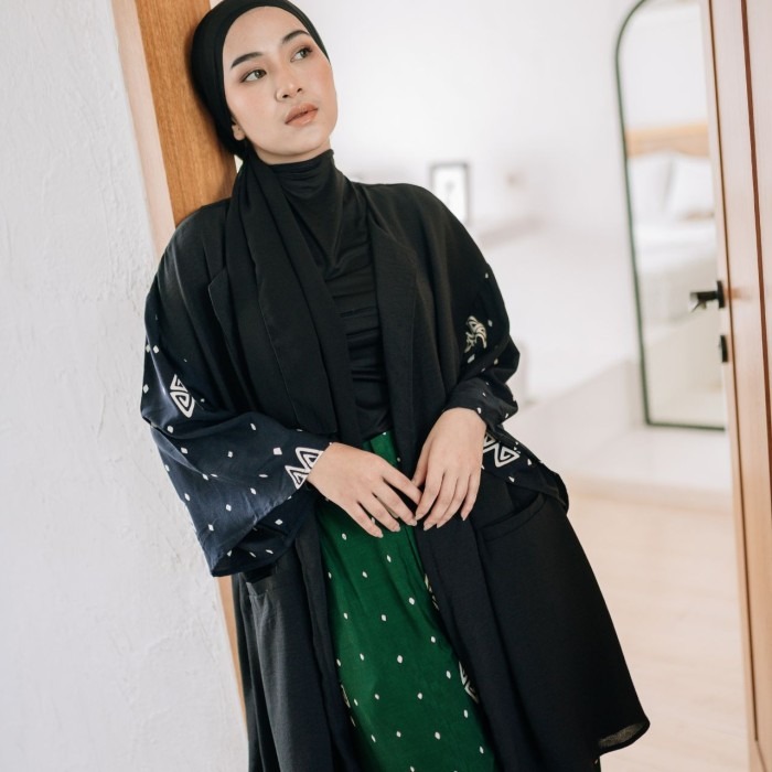 Dama Kara Kaimana Outer
