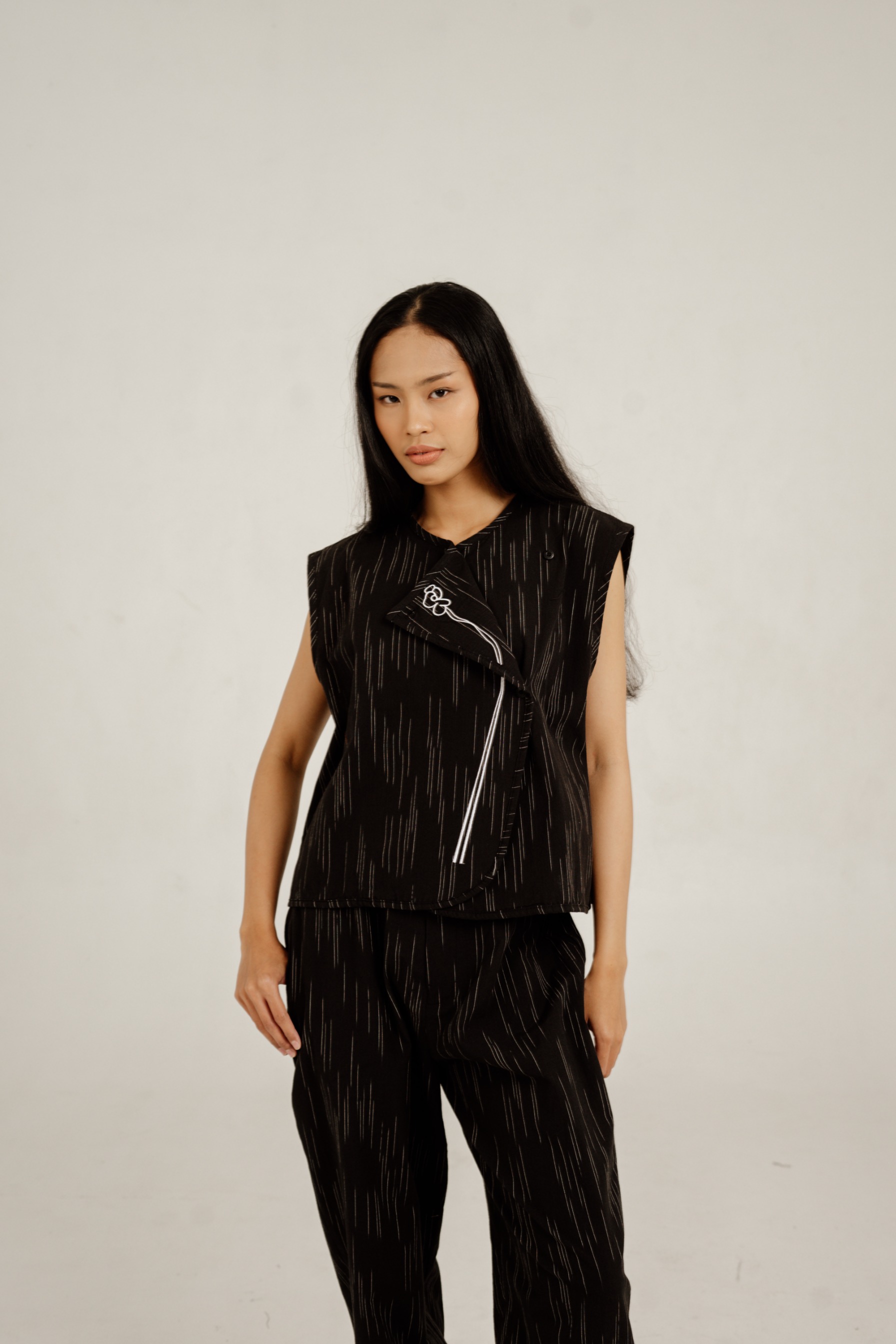 Dama Kara Alkisah Vest Lurik