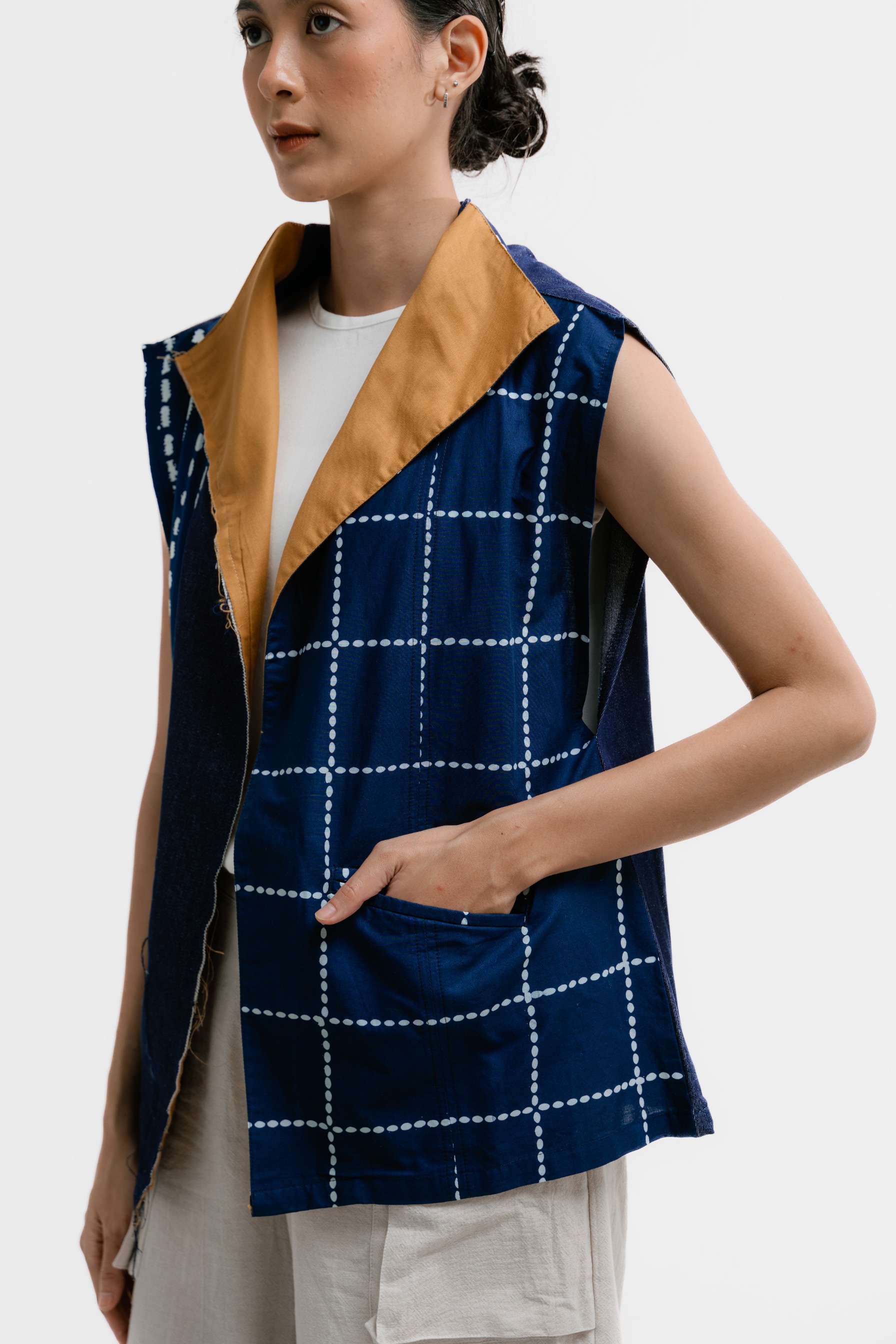 Dama Kara Lembayung Raw Vest 