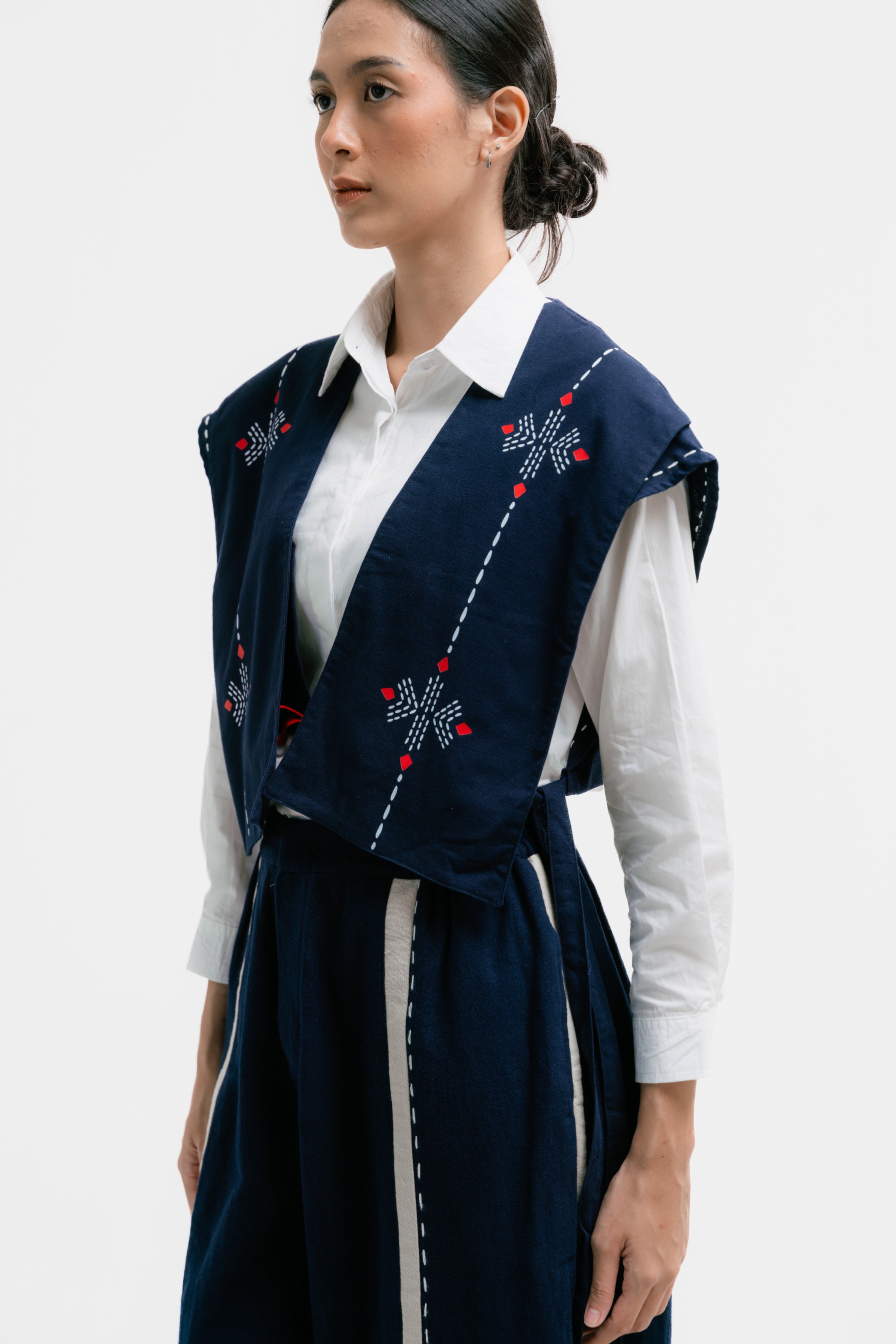 Dama Kara Jalin Crop Vest Sashiko