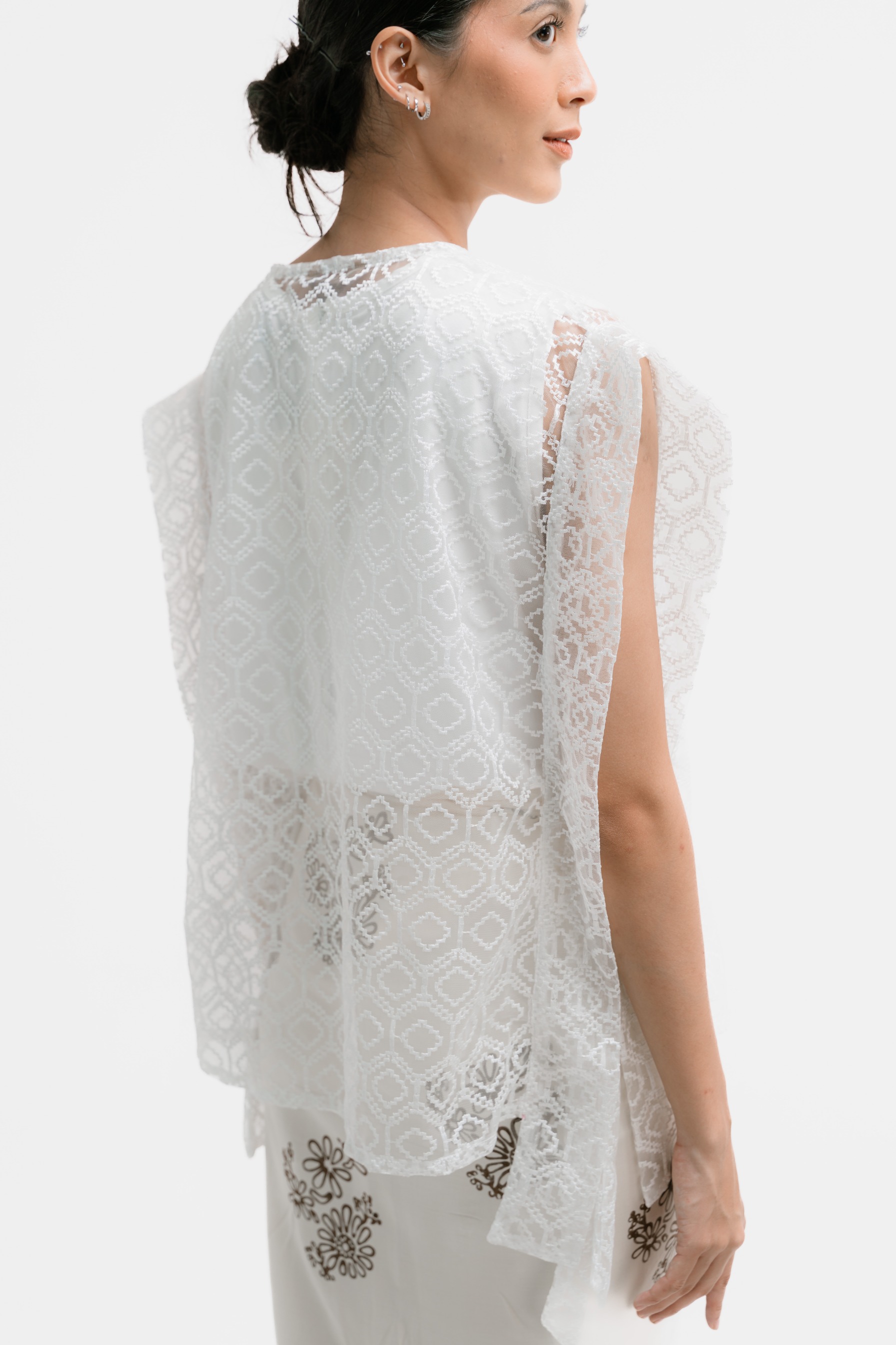 Dama Kara Basic Lace Vest