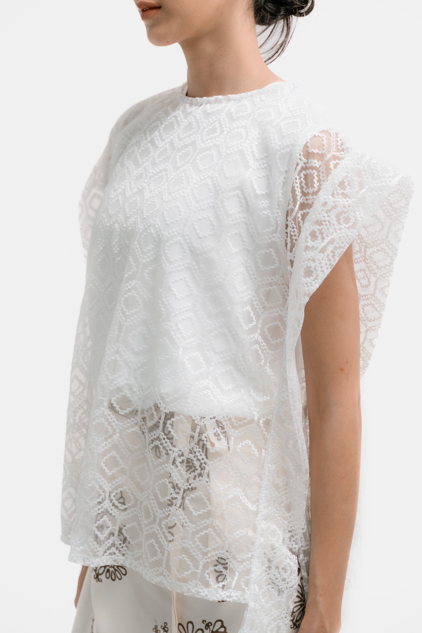 Dama Kara Basic Lace Vest