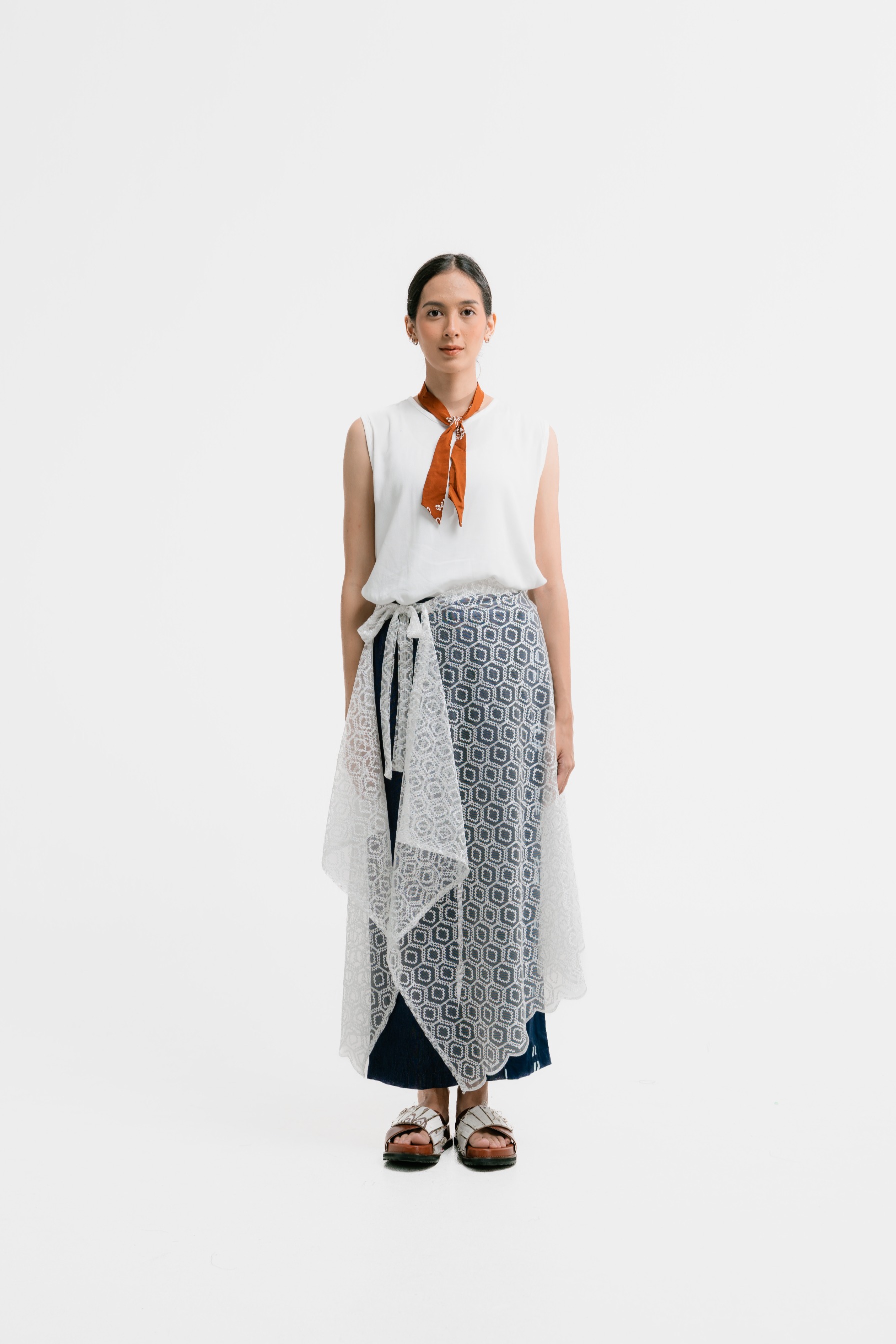 Dama Kara Basic Lace Layer Apron