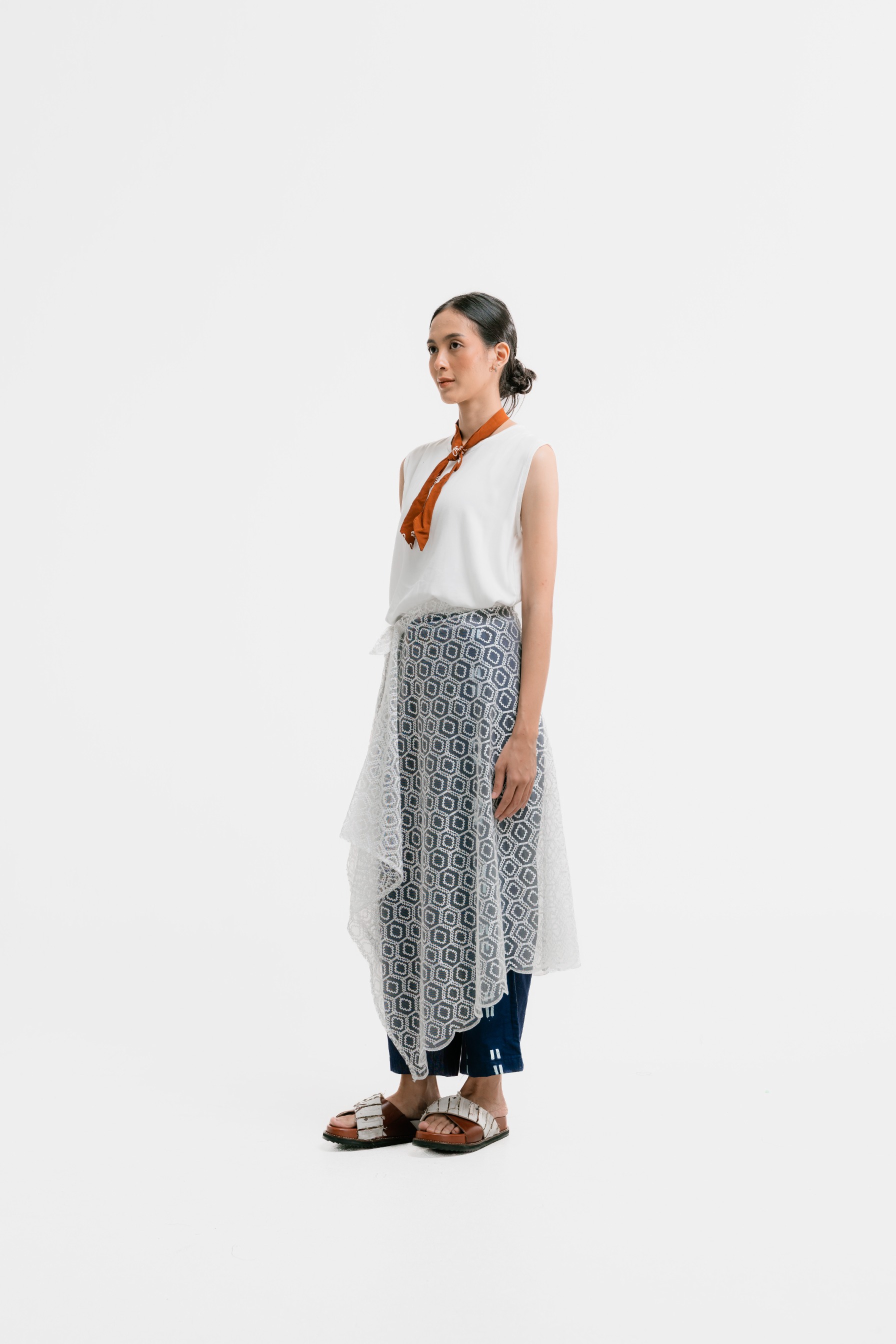 Dama Kara Basic Lace Layer Apron