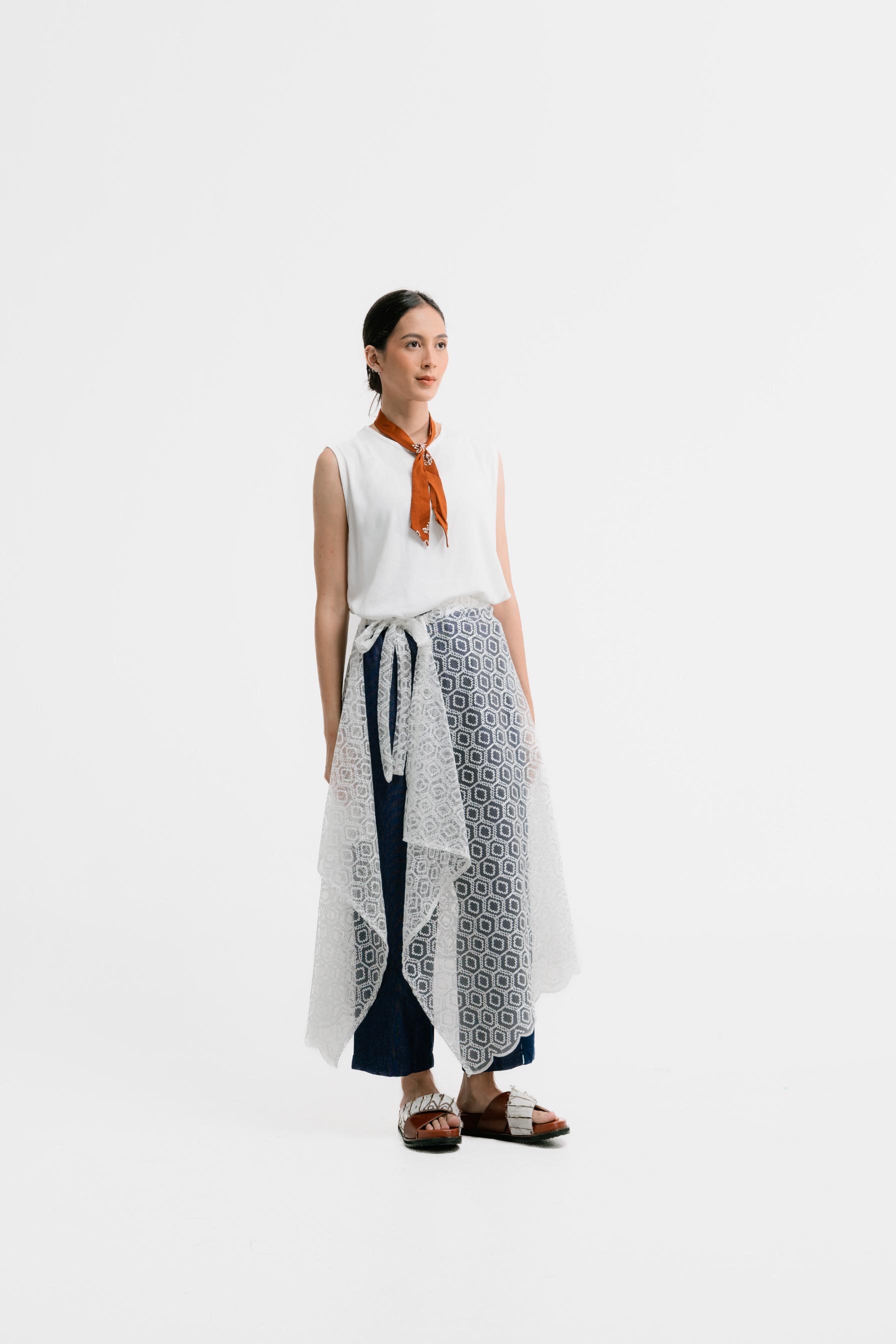 Dama Kara Basic Lace Layer Apron