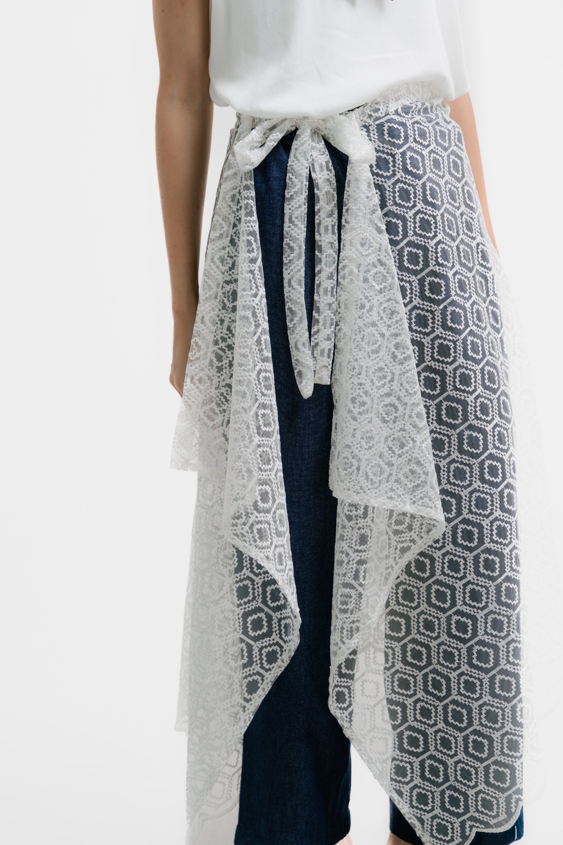 Dama Kara Basic Lace Layer Apron