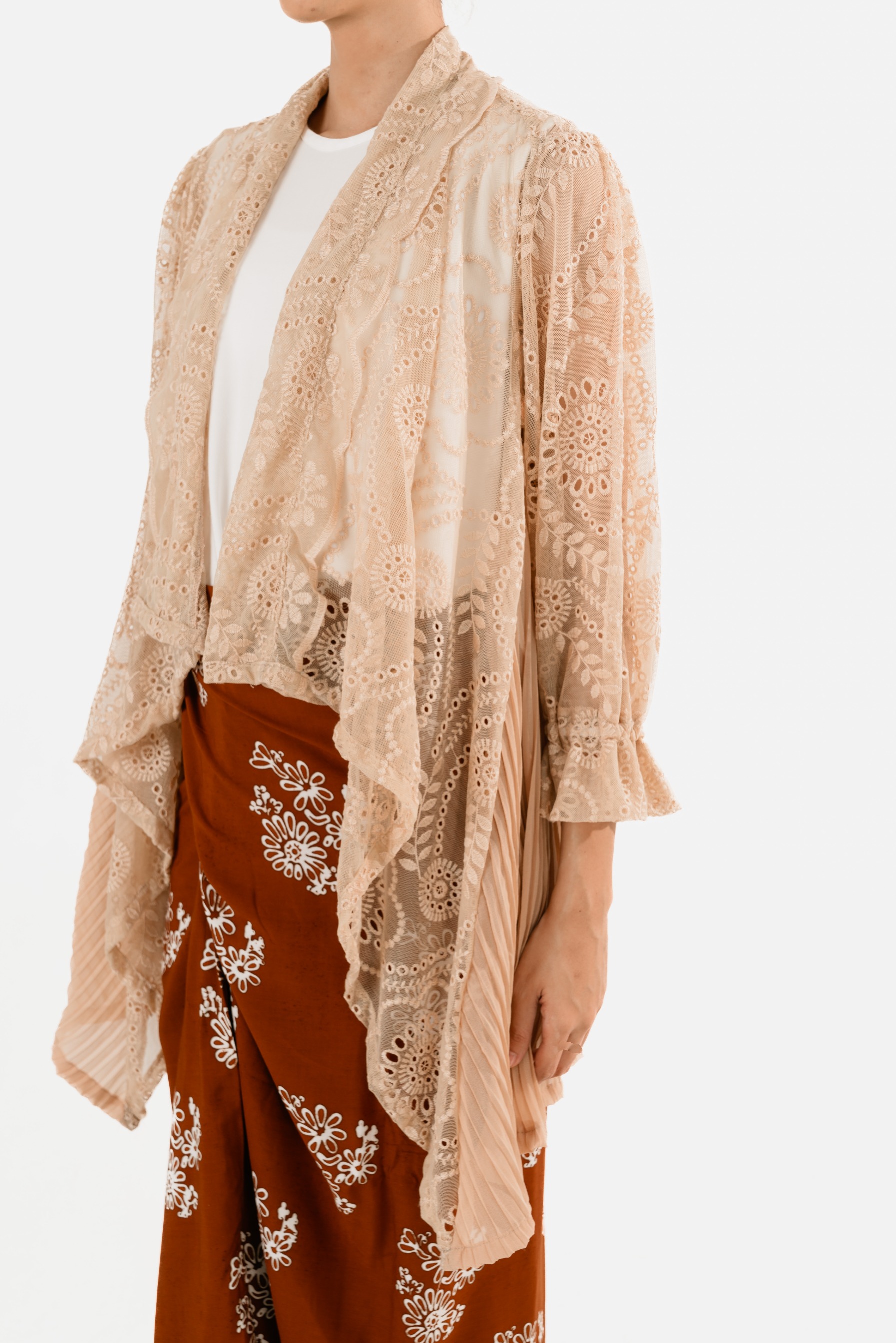 Dama Kara Basic Outer Lace Pleats