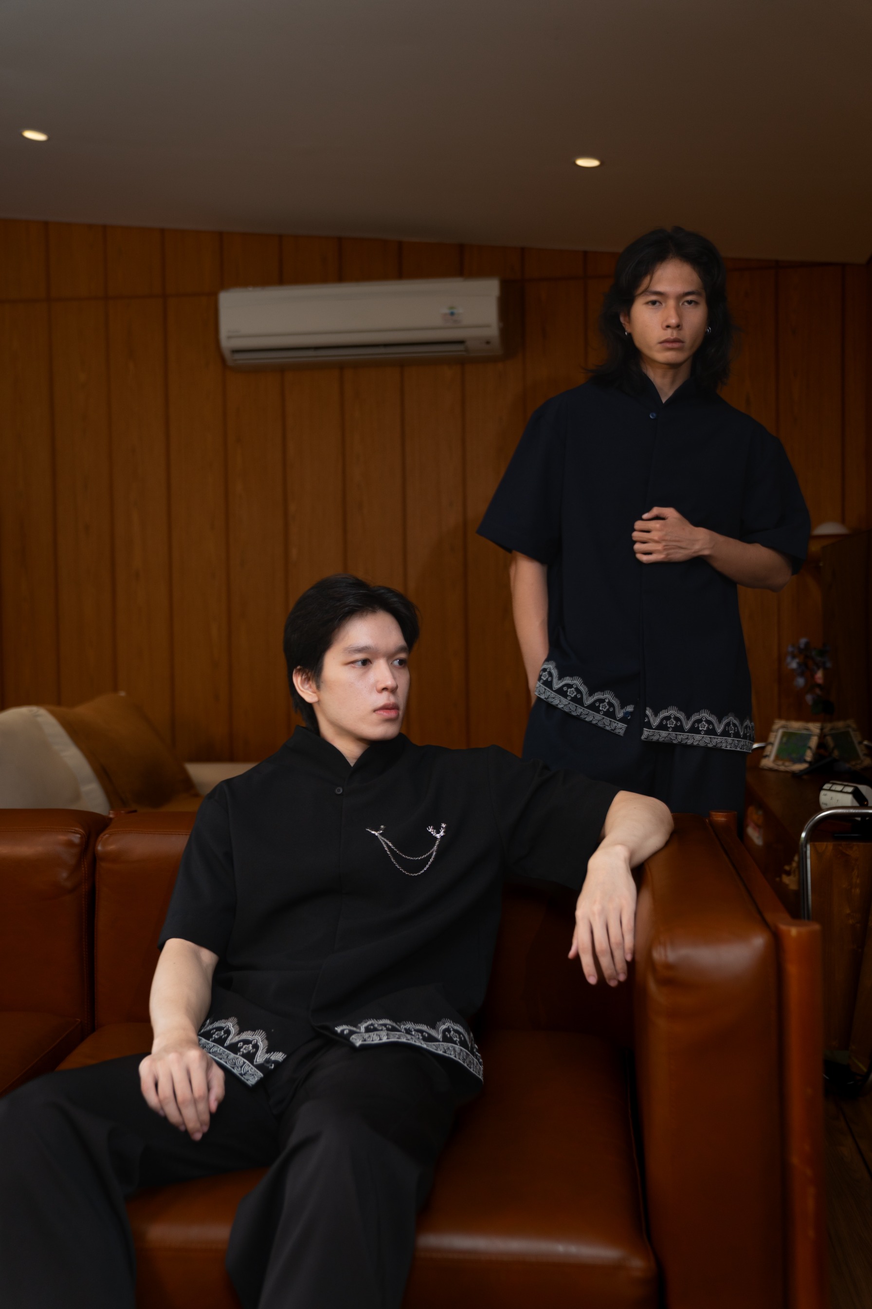 Dama Kara Arunika Embroidery Men Shirt