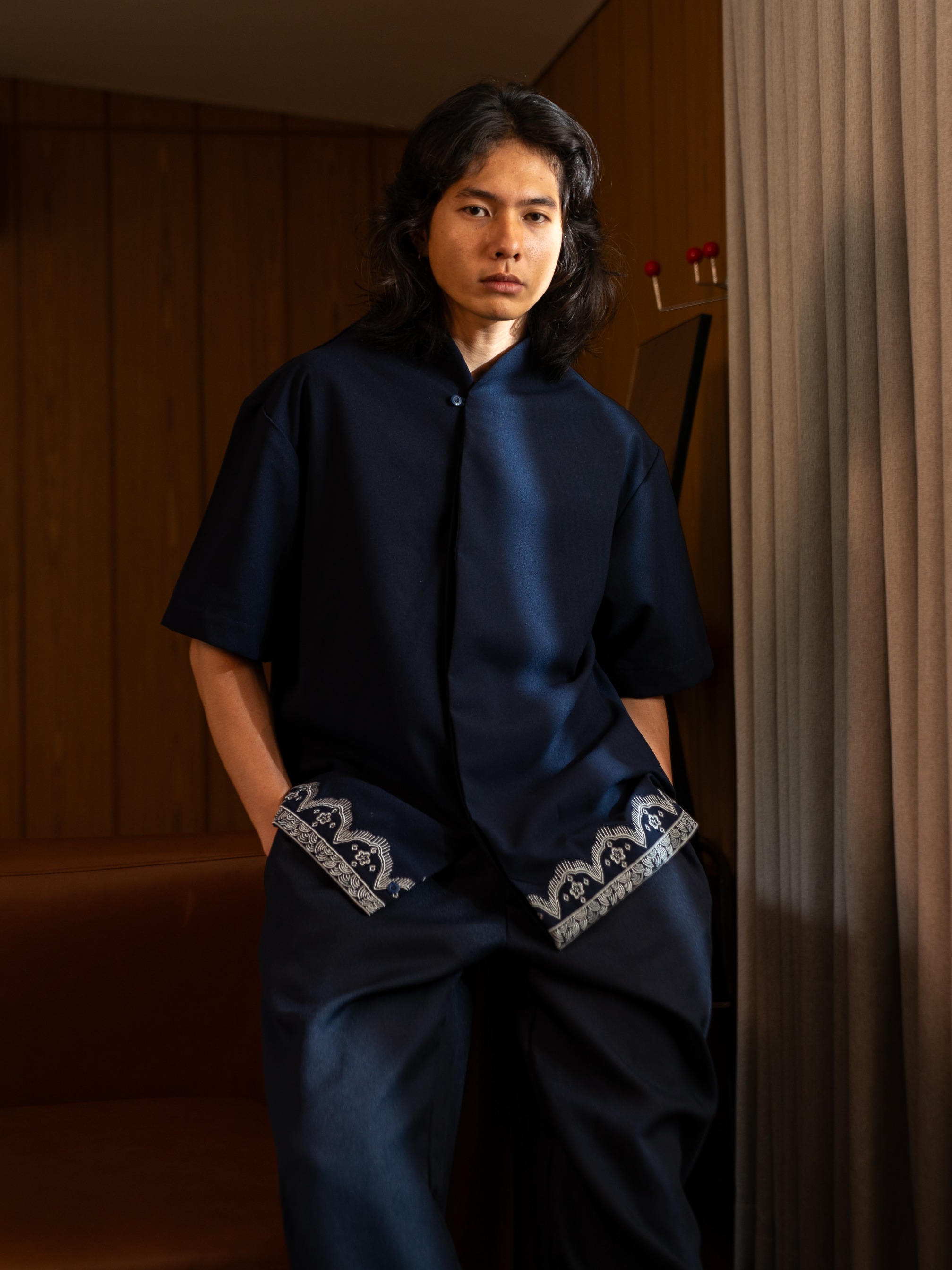 Dama Kara Arunika Embroidery Men Shirt