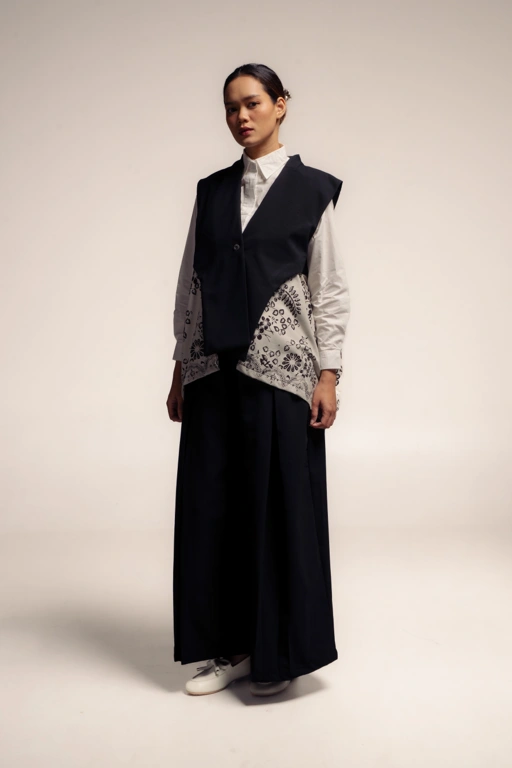 Image of Dama Kara Arunika Outer Sleeveless