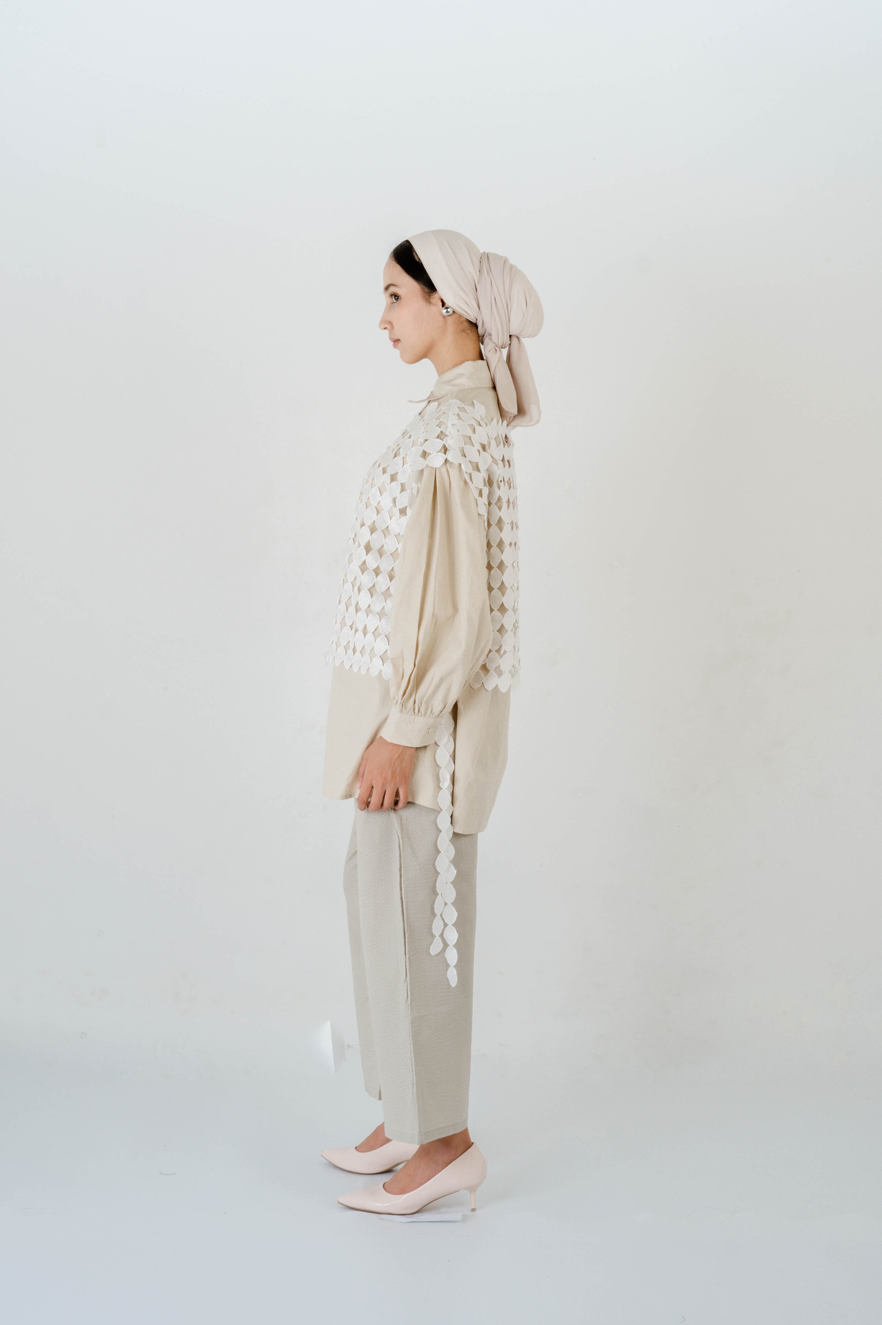 Dama Kara Aksata Crop Vest Lace