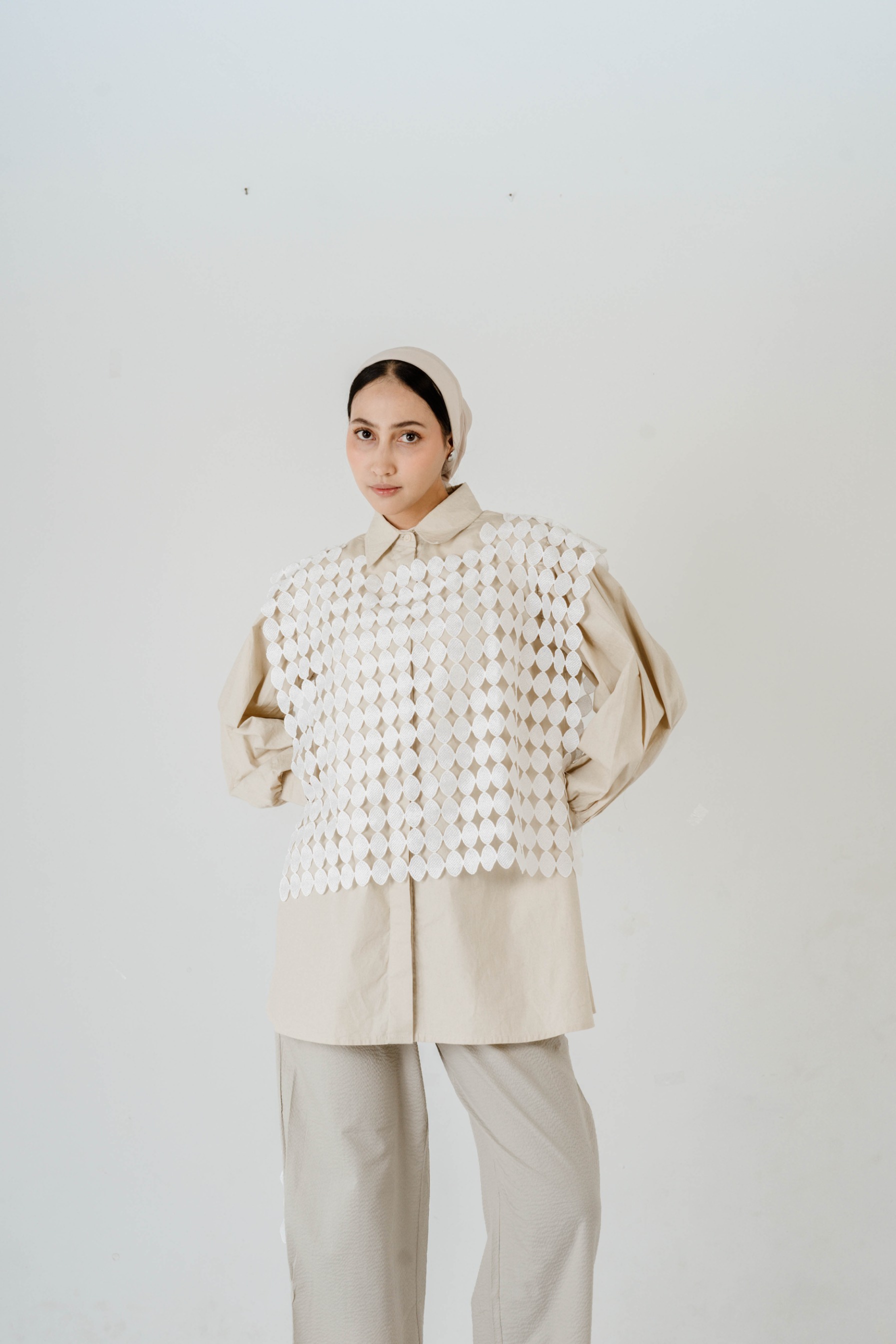 Dama Kara Aksata Crop Vest Lace
