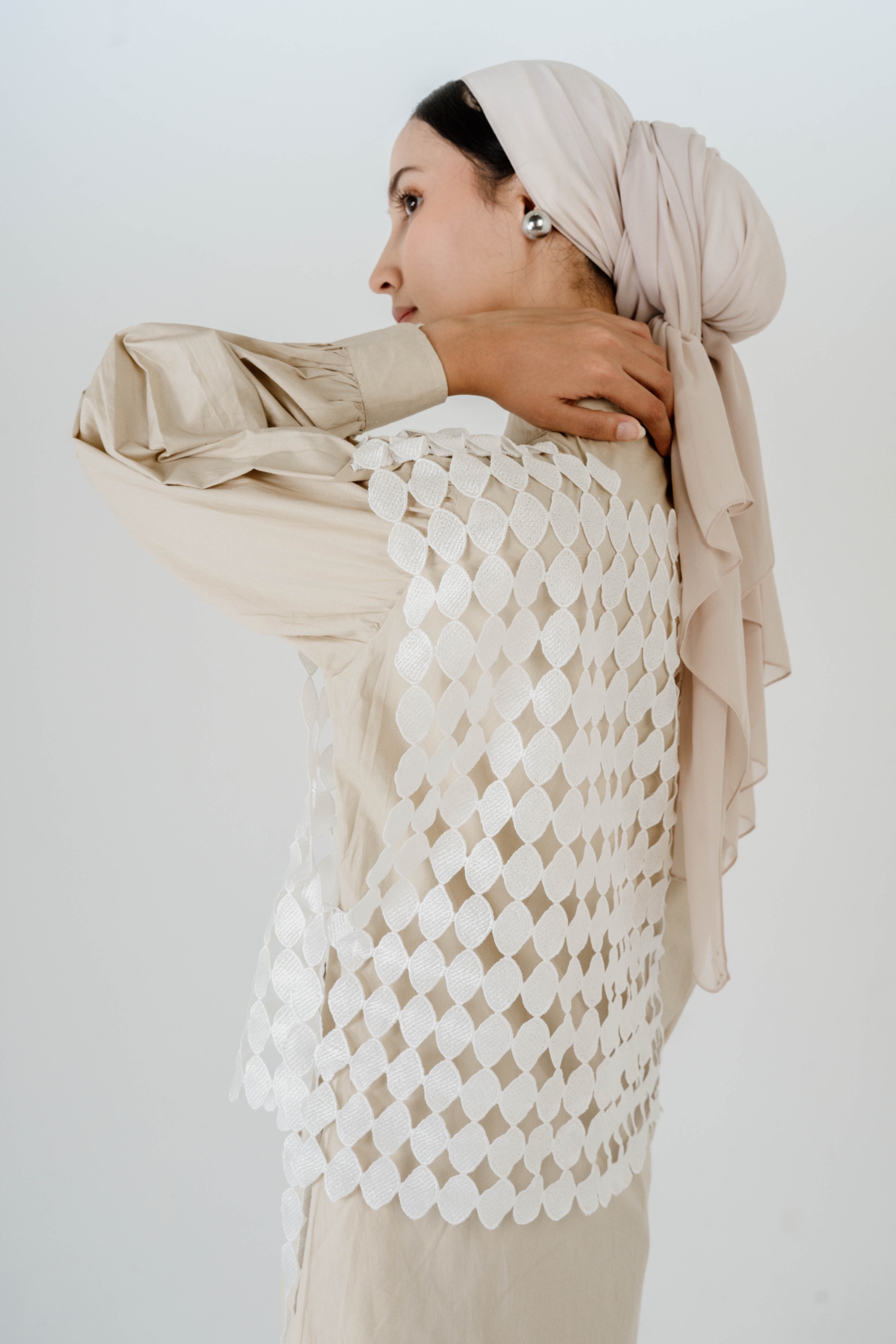 Dama Kara Aksata Crop Vest Lace