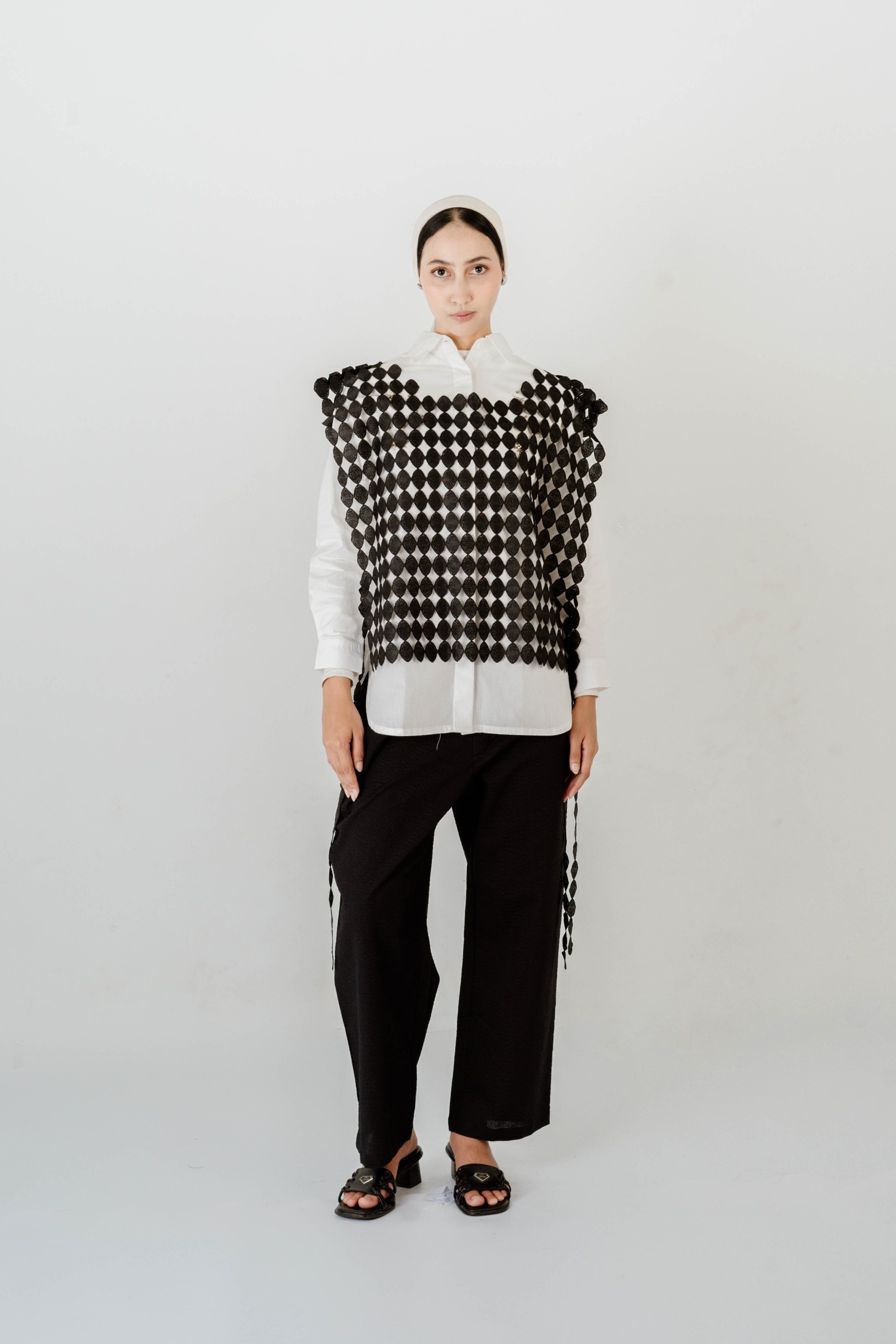Dama Kara Aksata Crop Vest Lace