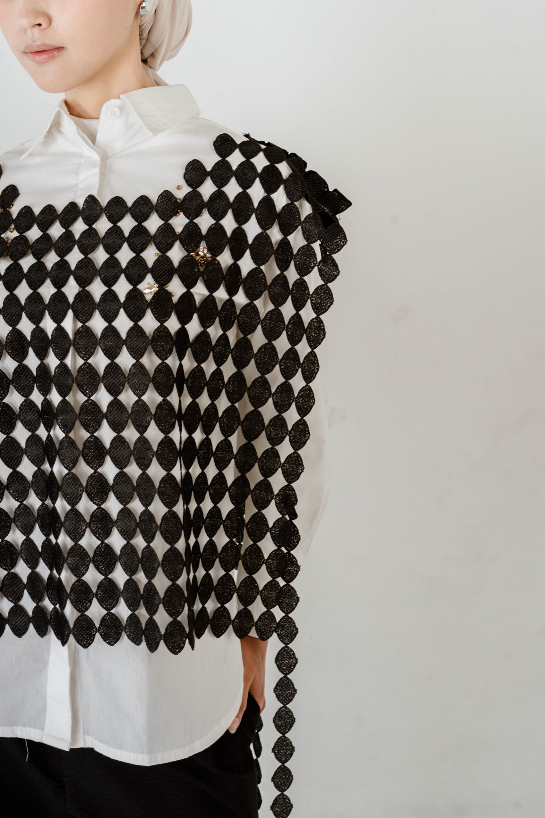 Dama Kara Aksata Crop Vest Lace