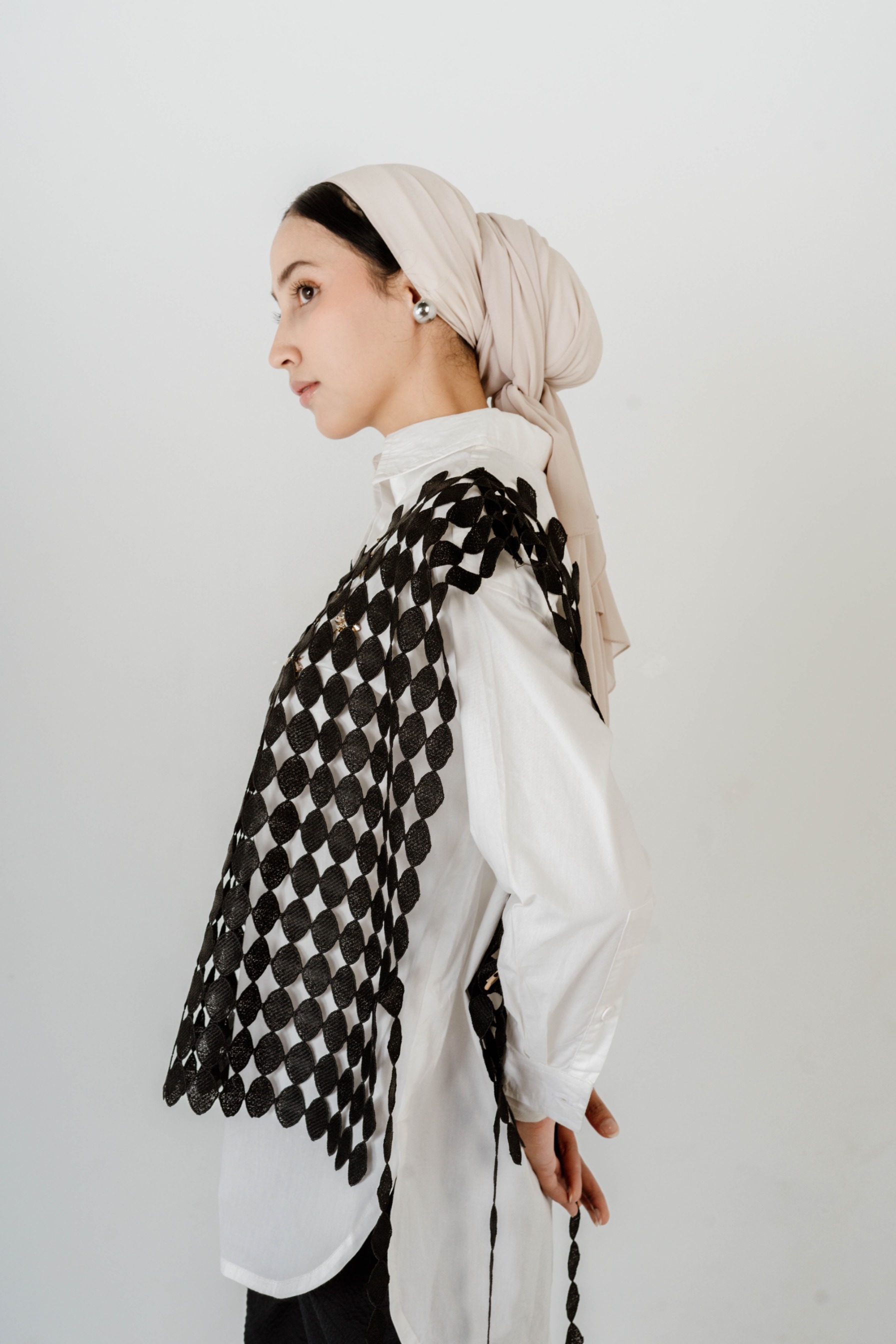 Dama Kara Aksata Crop Vest Lace