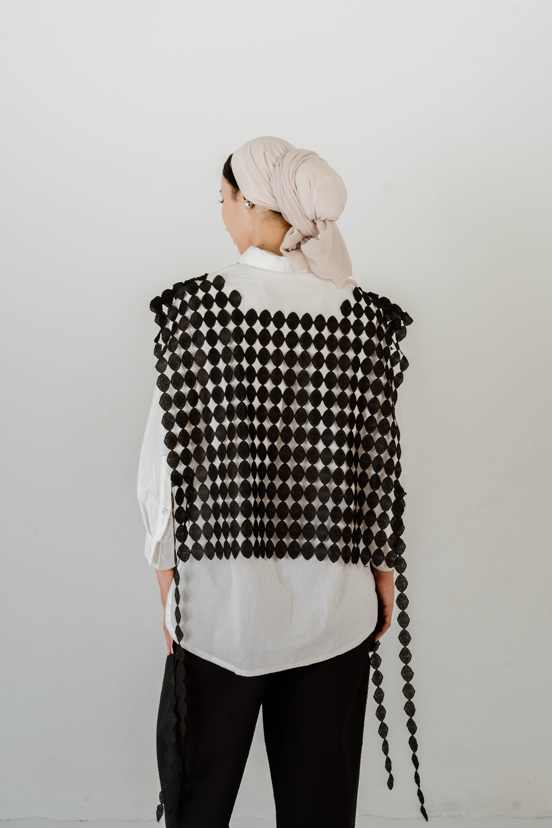Dama Kara Aksata Crop Vest Lace
