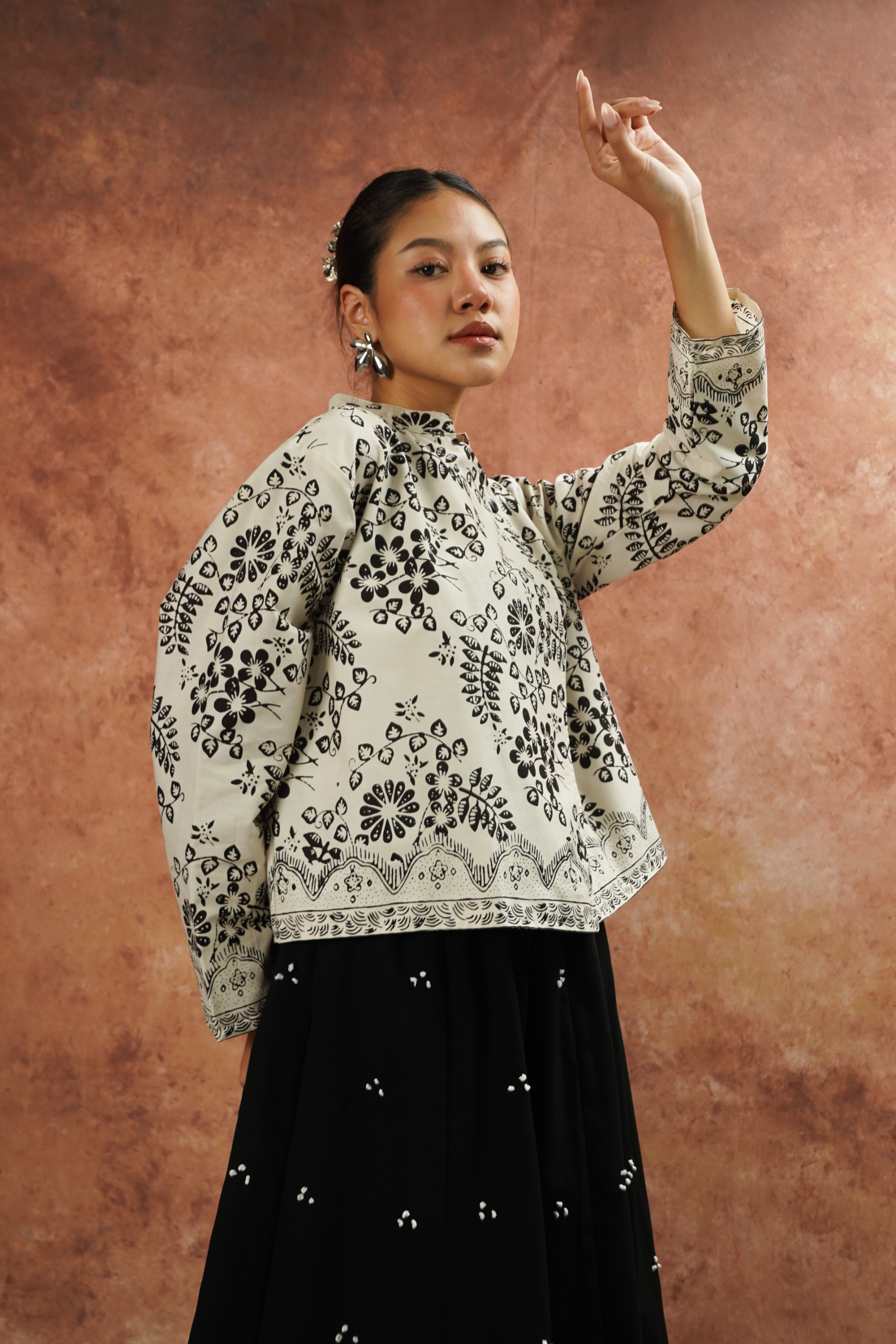 Dama Kara Arunika Janggan Women Shirt