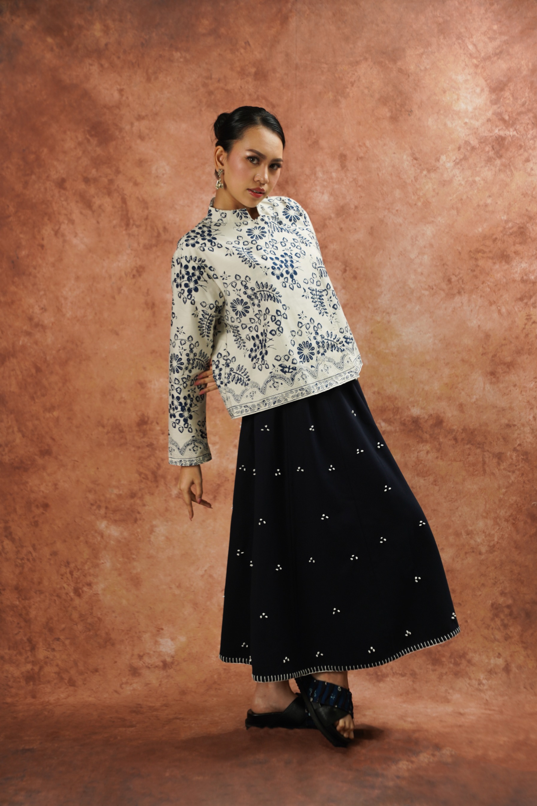 Dama Kara Arunika Janggan Women Shirt