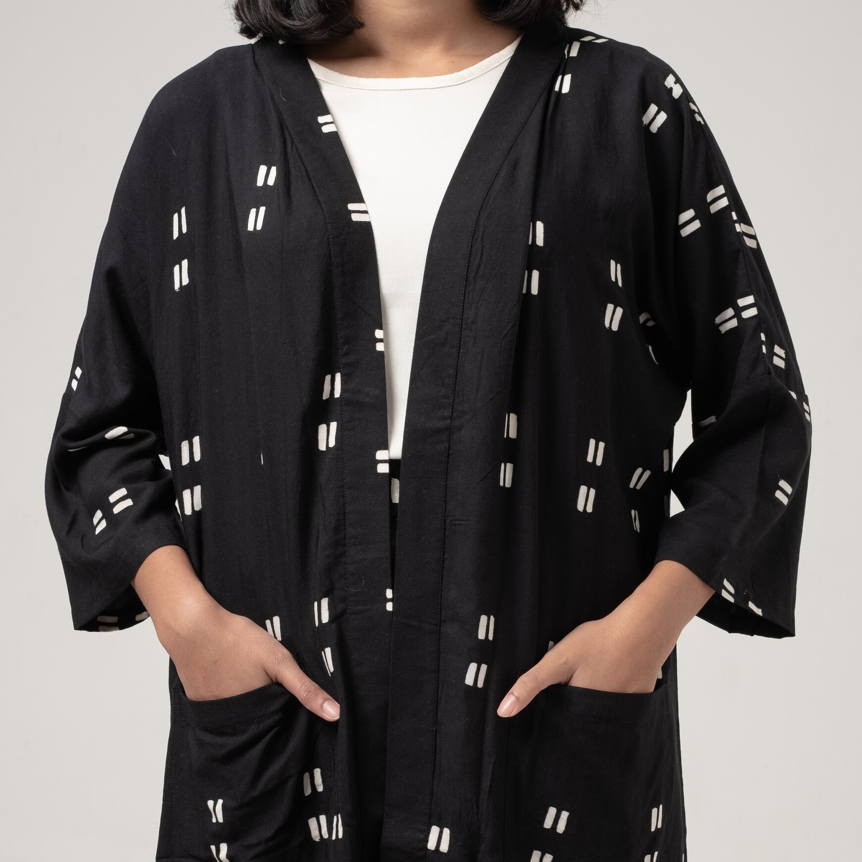 Dama Kara Outer Gayatri Black