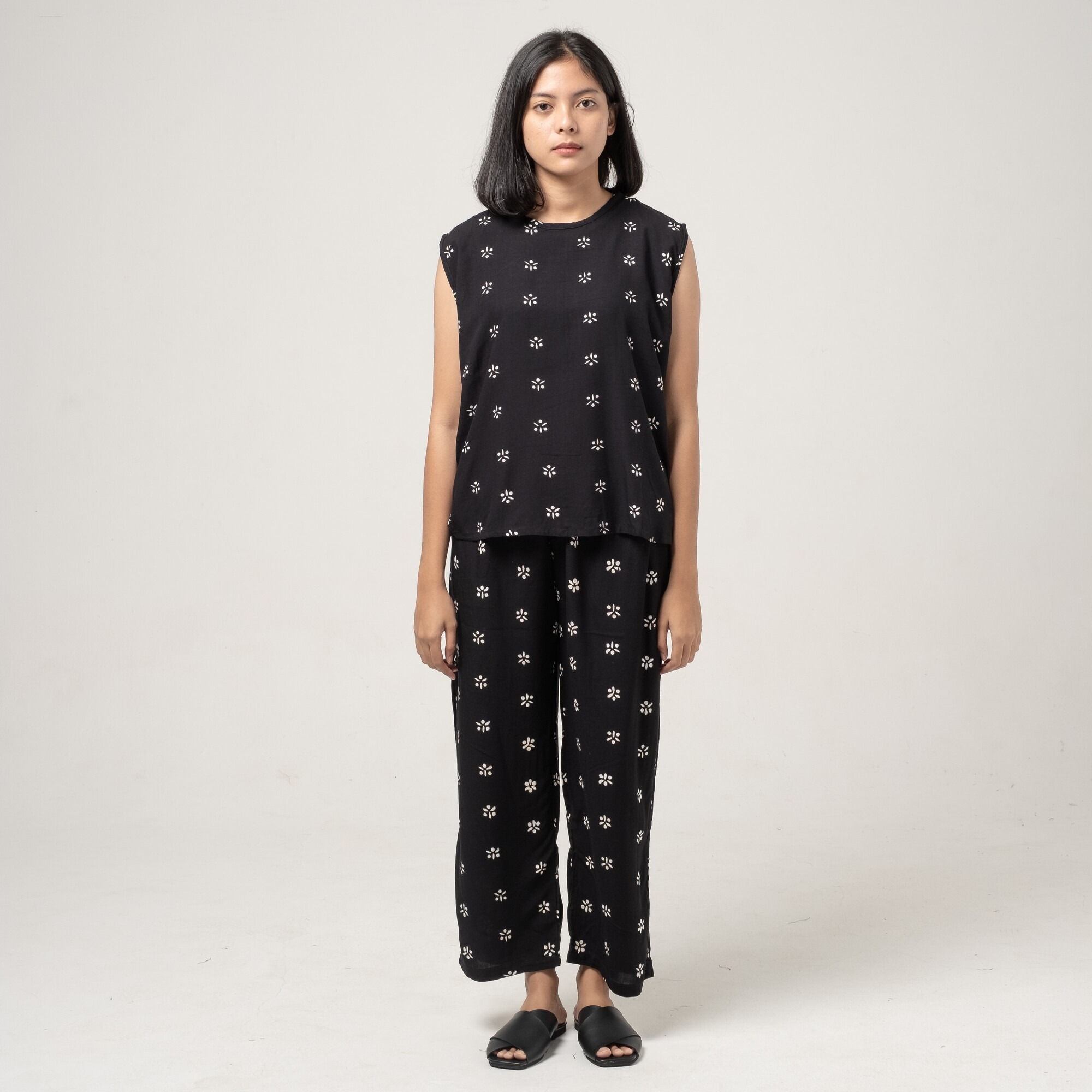 Dama Kara Sleeveless Top Kinasih