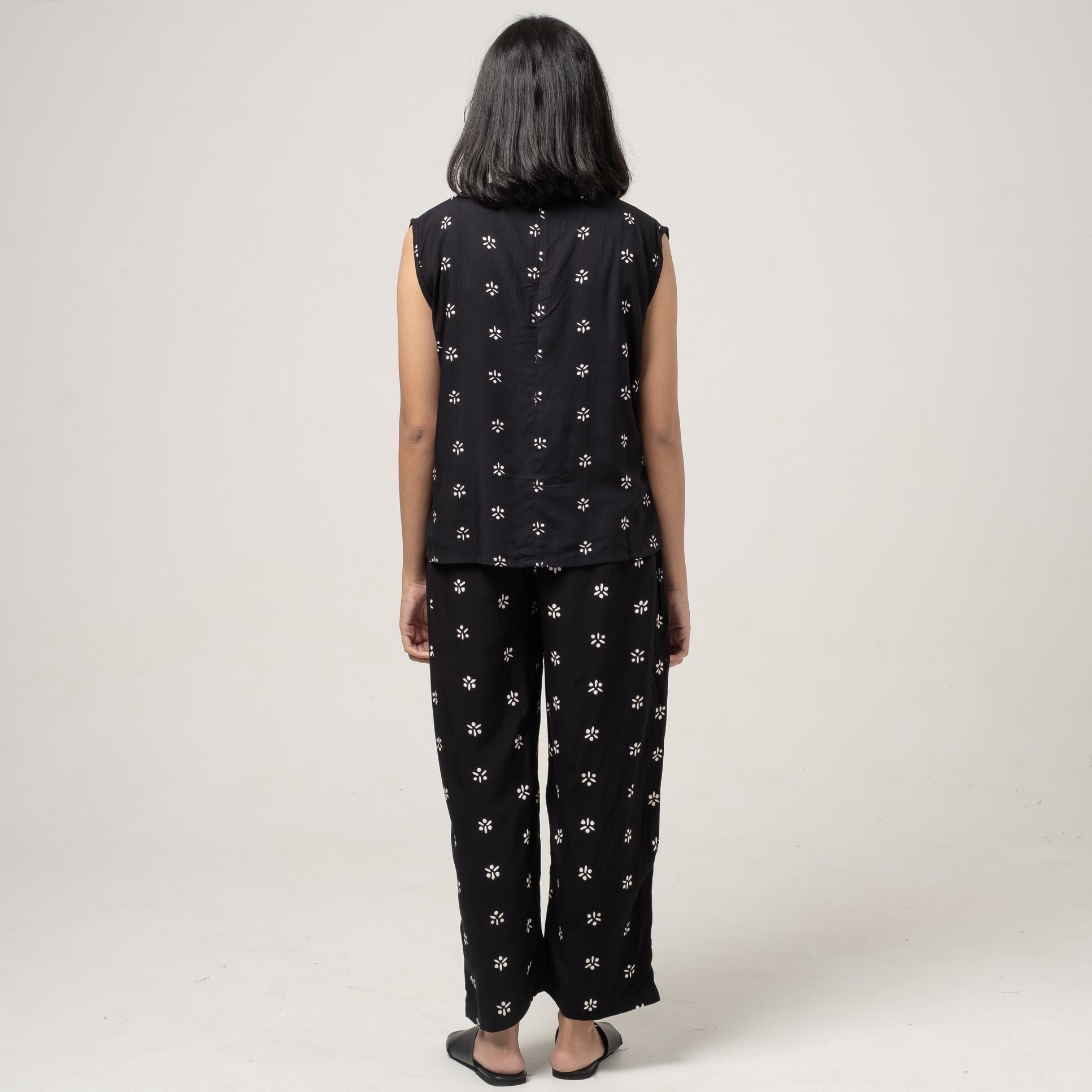 Dama Kara Sleeveless Top Kinasih