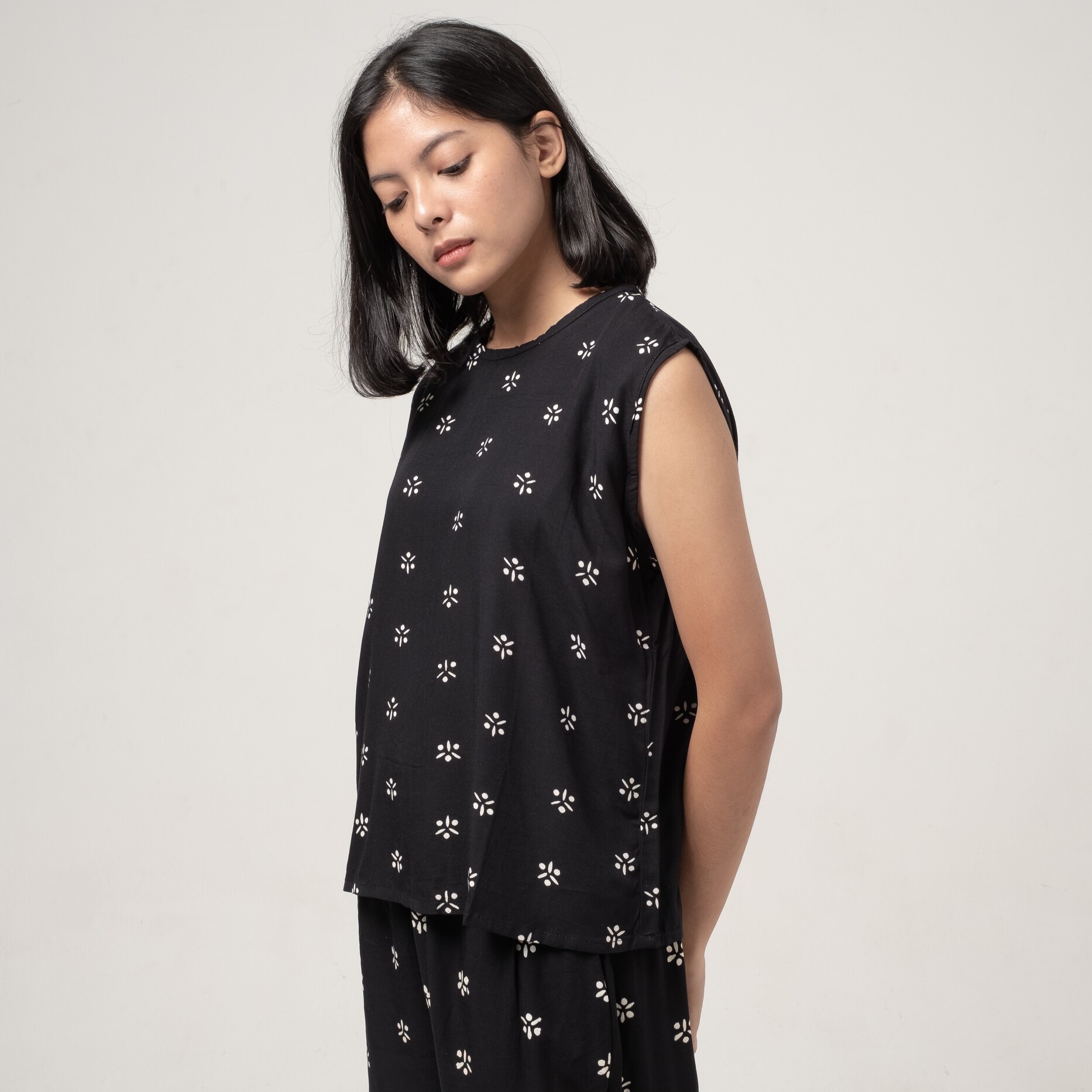 Dama Kara Sleeveless Top Kinasih
