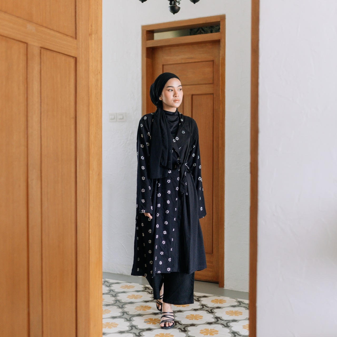 Dama Kara Kinasih Long Coat