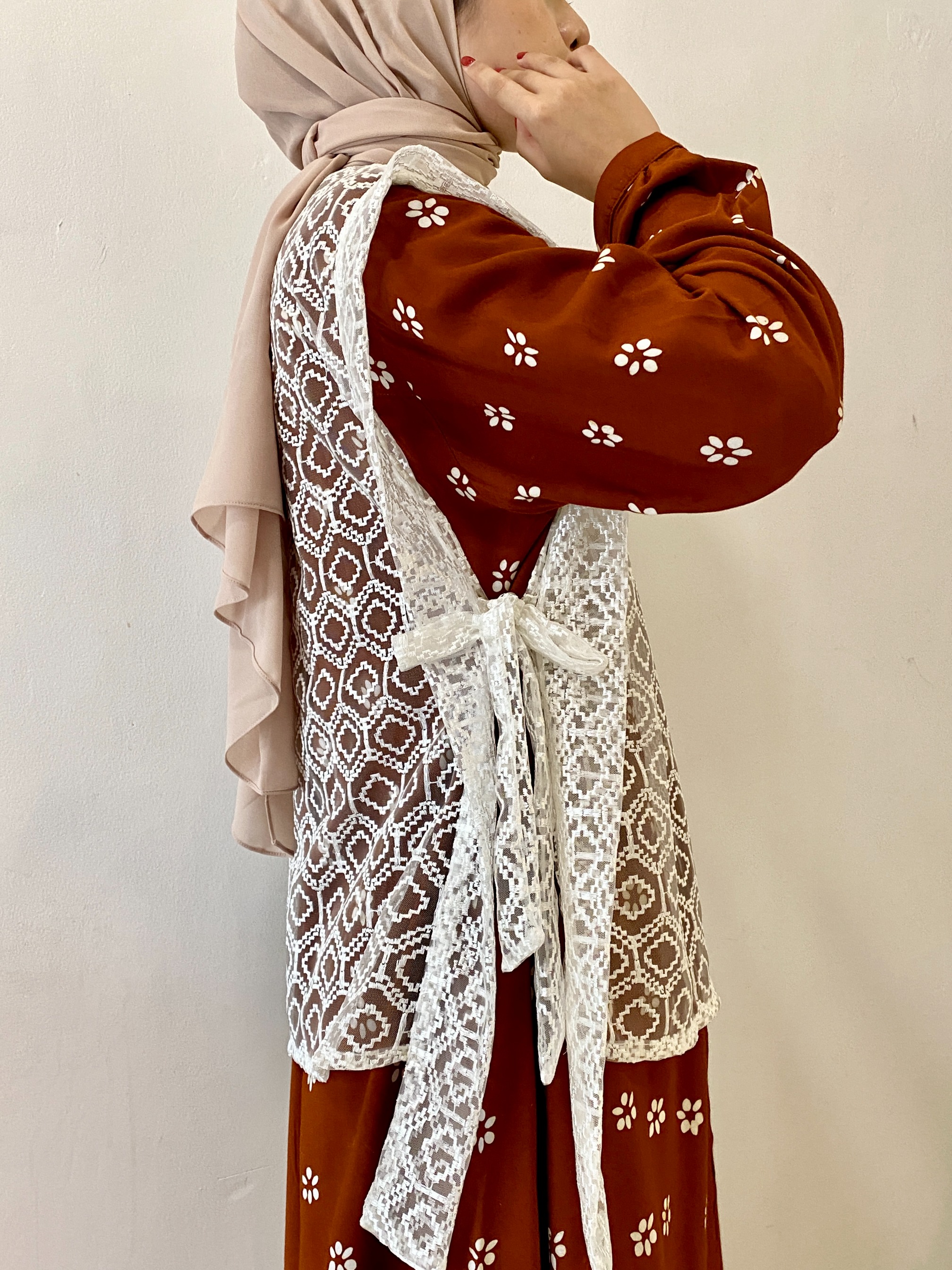 Dama Kara Basic Lace Vest