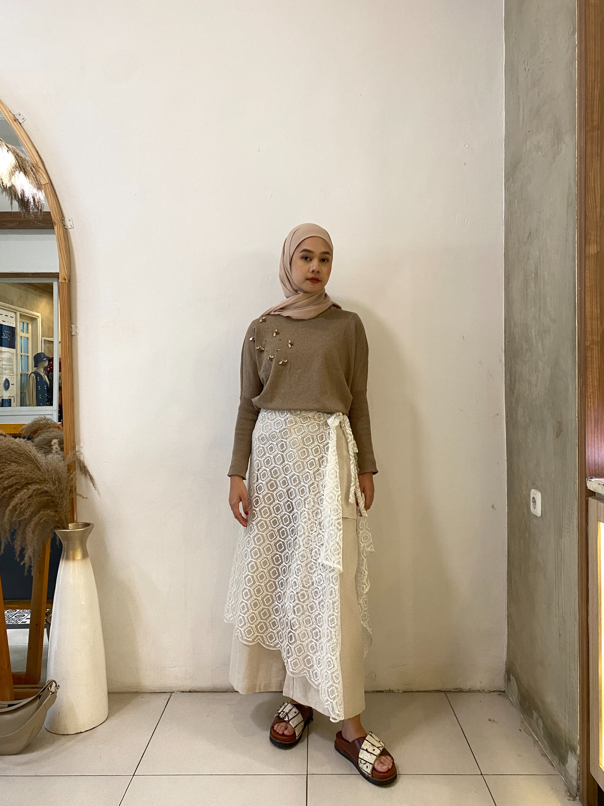 Dama Kara Basic Lace Layer Apron