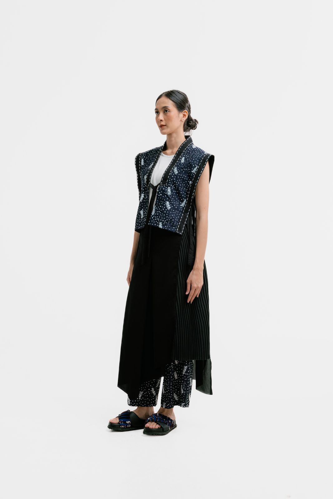 Dama Kara Harsa Crop Vest