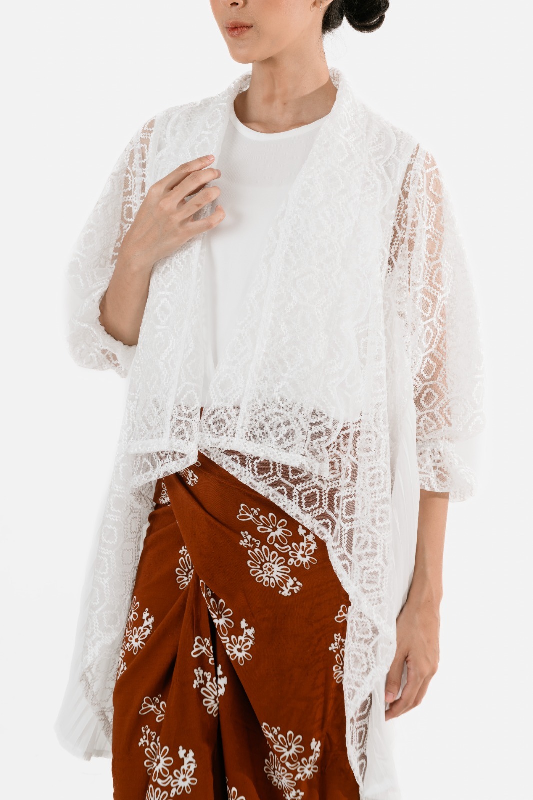 Dama Kara Basic Outer Lace Pleats