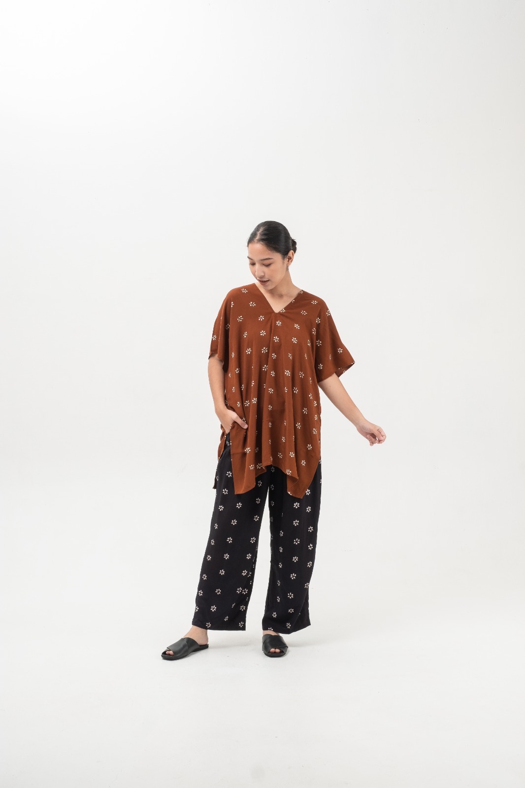 Dama Kara Kinasih Top Blouse (Atasan Batik)