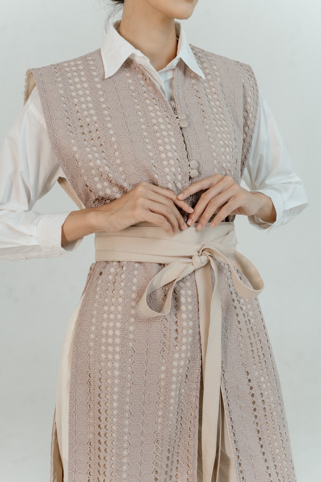 Dama Kara Kembali Vest Lace