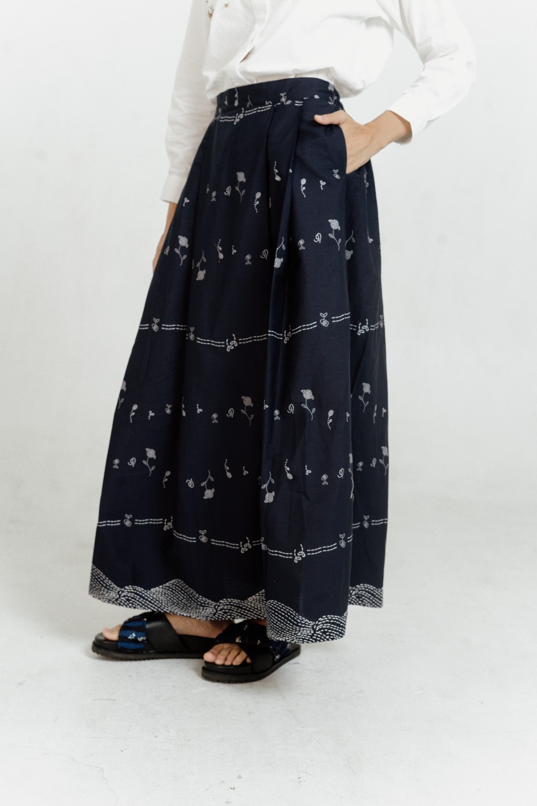 Dama Kara Kembali Skirt