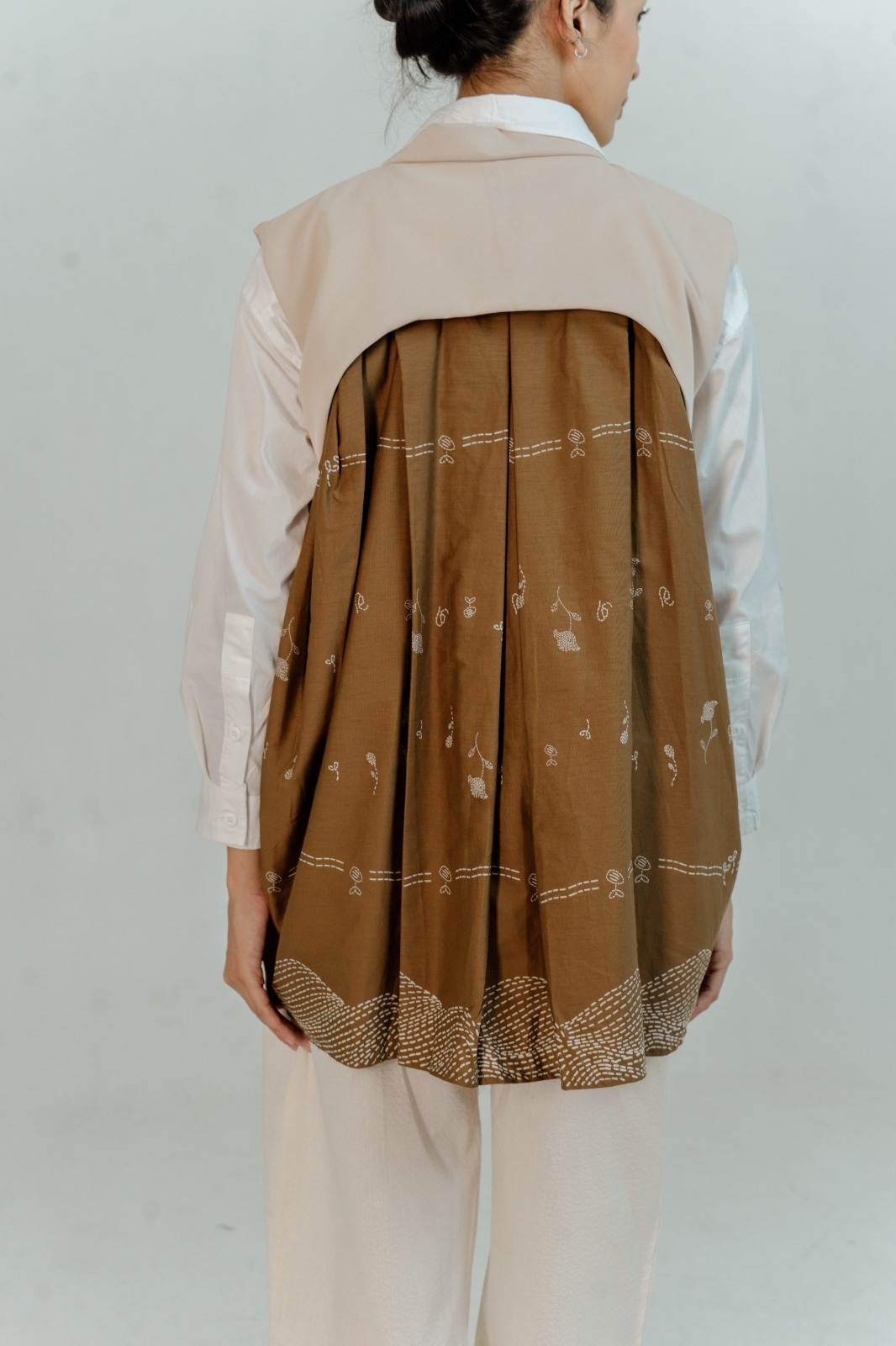Dama Kara Kembali Outer