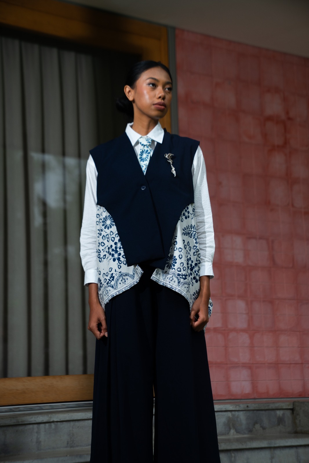 Dama Kara Arunika Outer Sleeveless